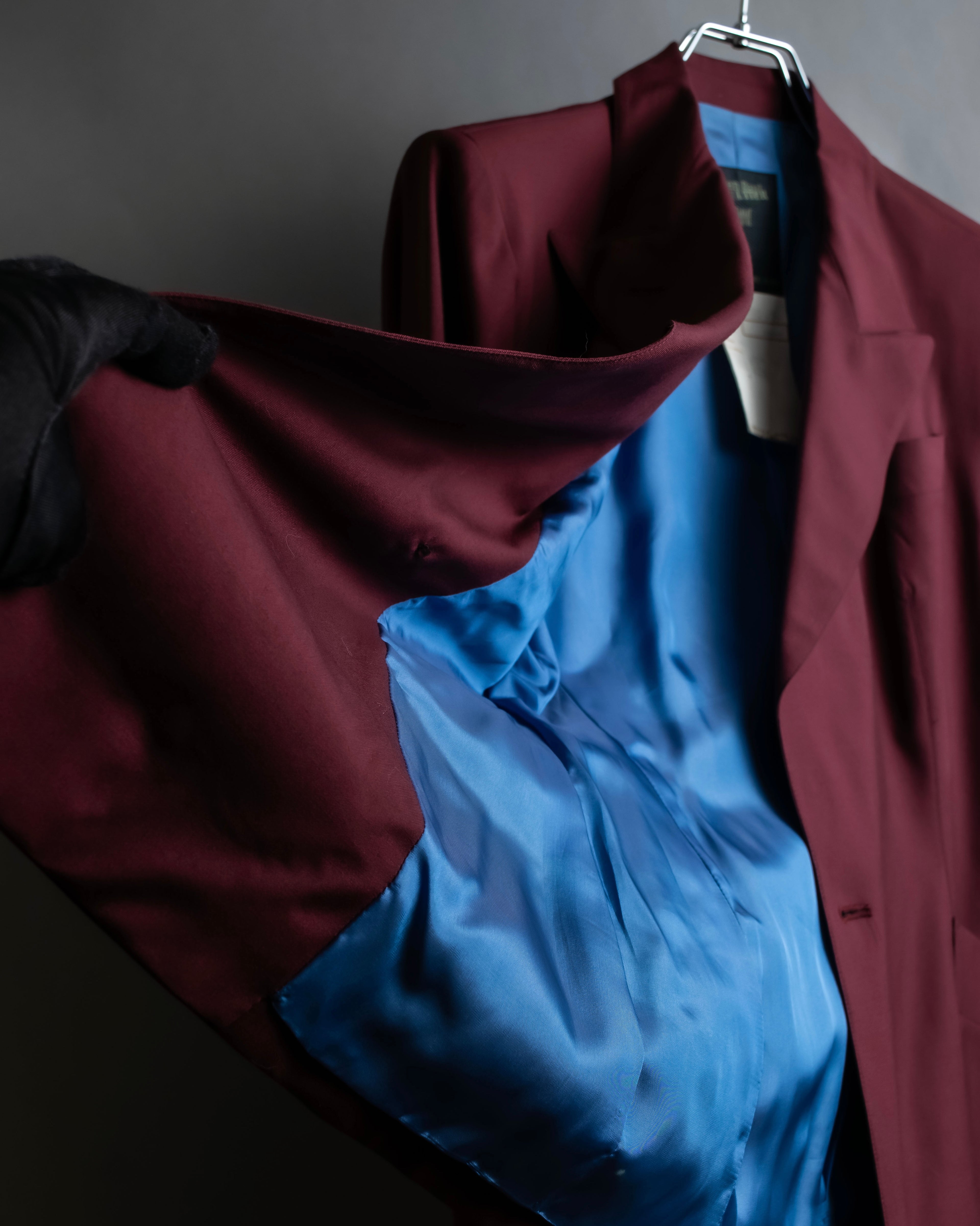 "JEAN PAUL GAULTIER FEMME"
Bordeaux color peaked lapel wool tailored jacket