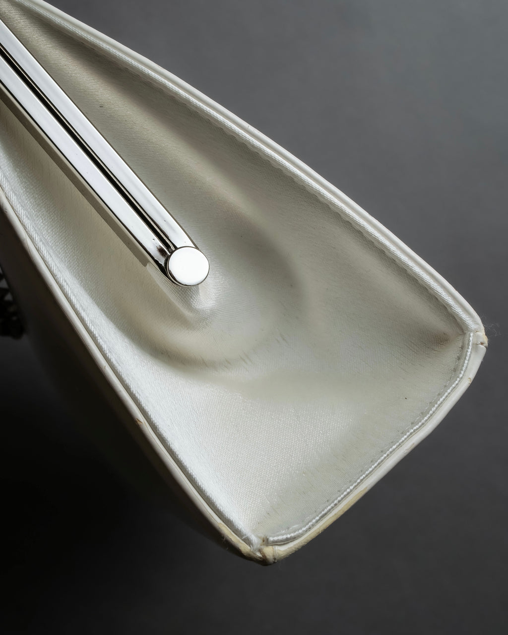 "YVES SAINT LAURENT" Clasp design chain shoulder patent leather bag