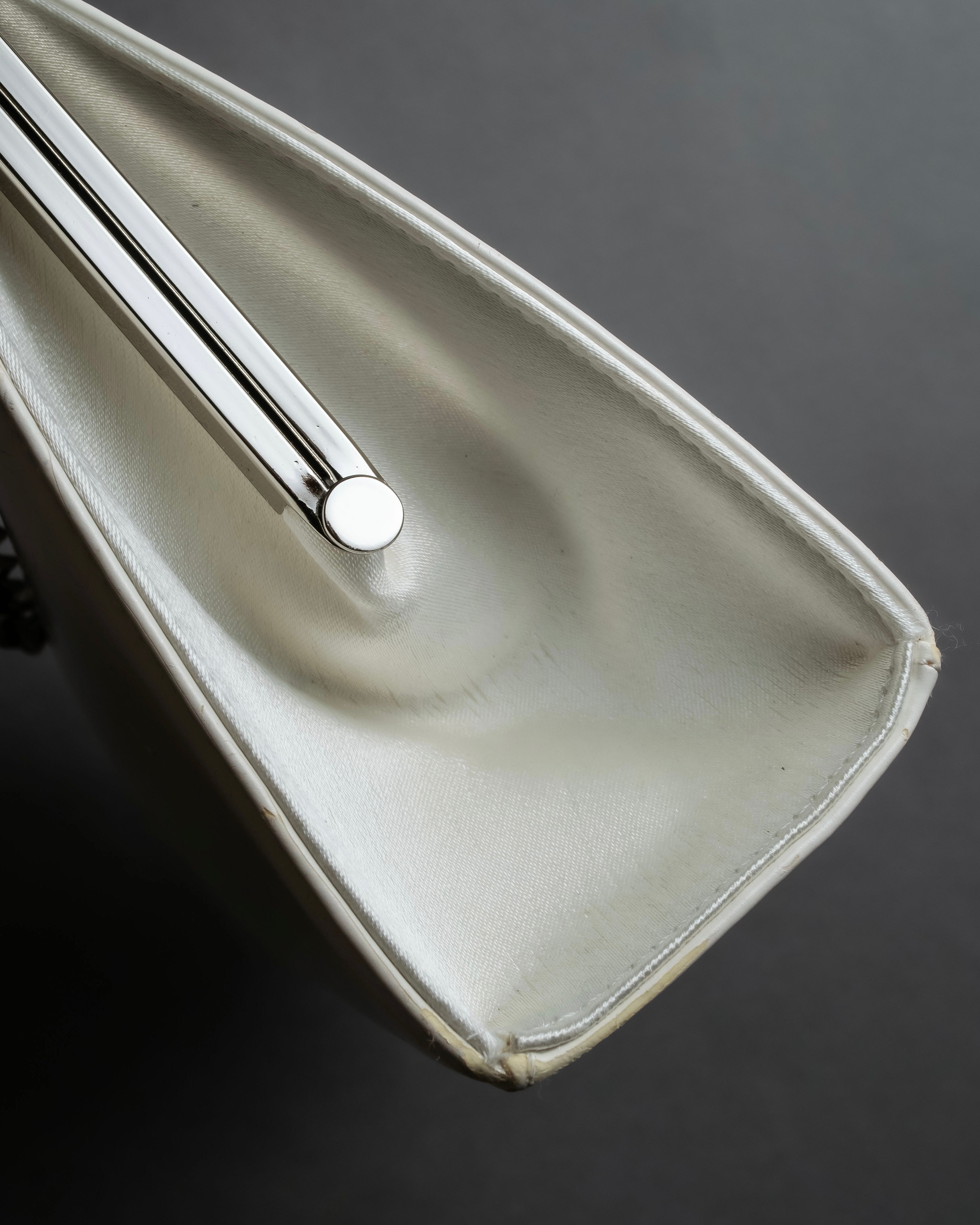 "YVES SAINT LAURENT" Clasp design chain shoulder patent leather bag