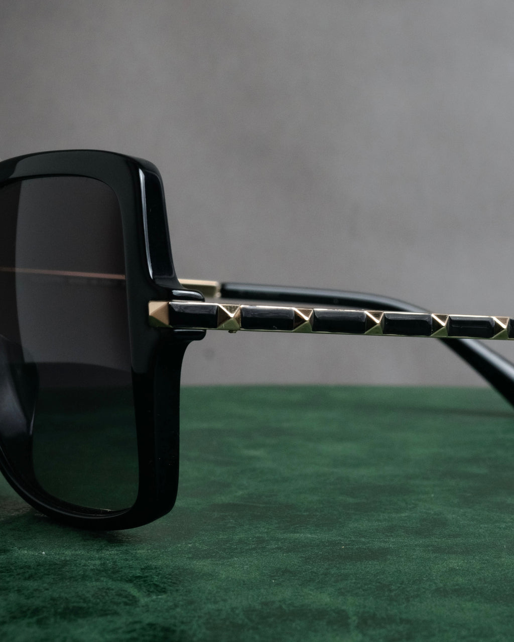 “VALENTINO” 2017’s-2022’s Rockstud sunglasses
