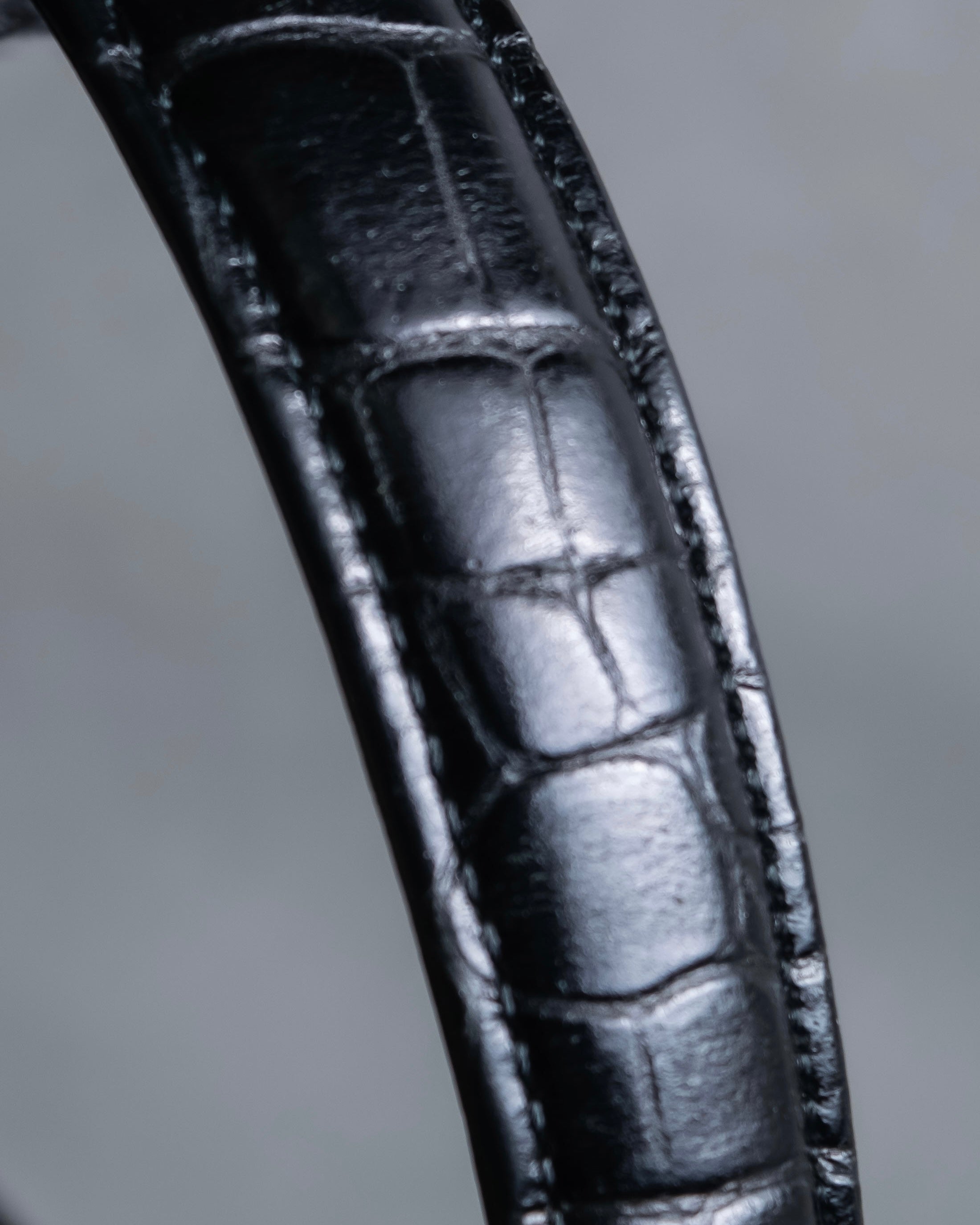 "YVES SAINT LAURENT" Braided stitch design crocodile embossed leather one-handle bag