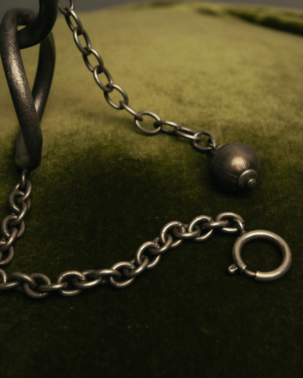 -SPECIAL- “Jean Paul Gaultier” 90’s-00’s sculptural metal ring necklace