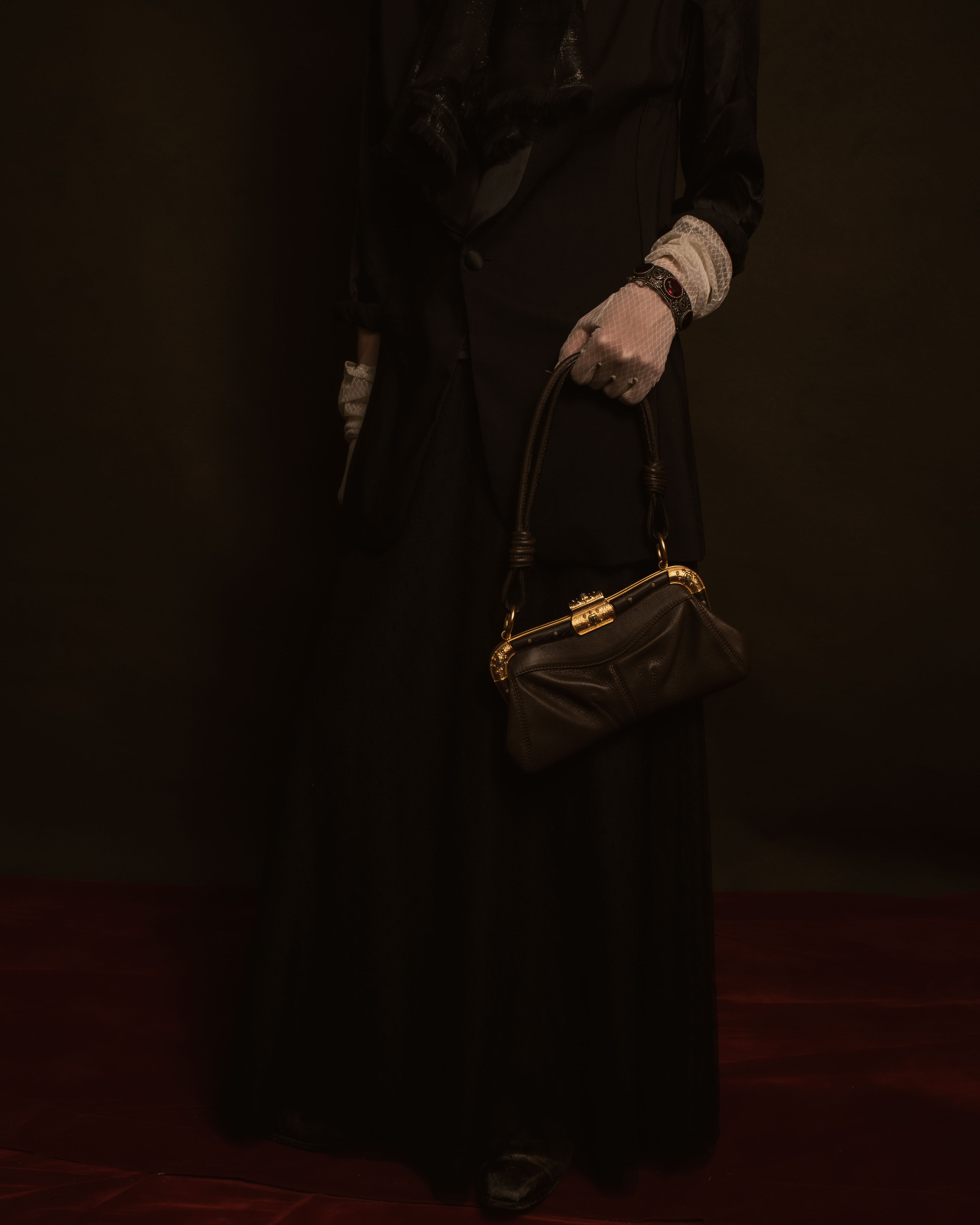 –SPECIAL– "VALENTINO GARAVANI"
00’s Jeweled frame leather bag