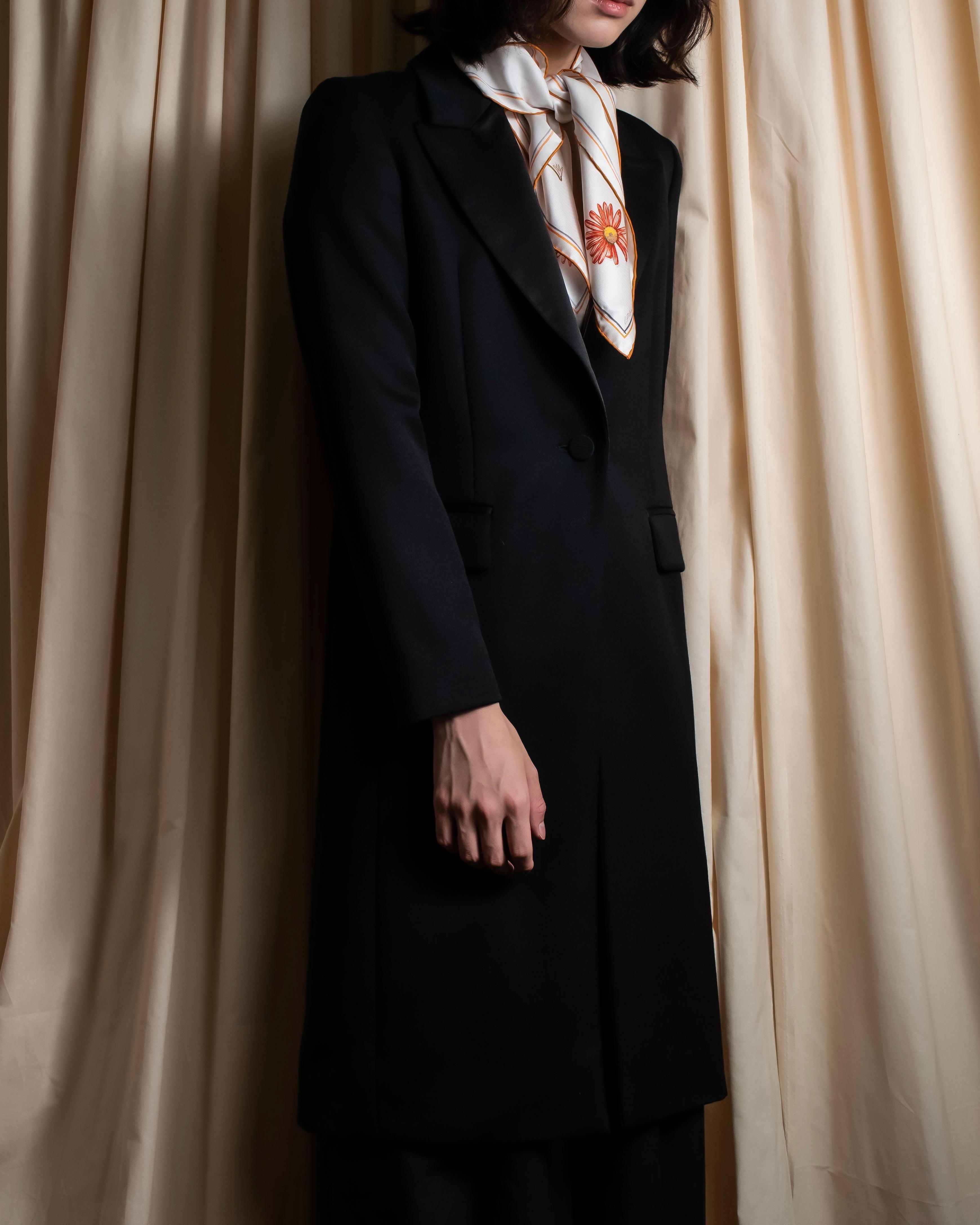 "HUGO BOSS" Satin switch lapel shaped tailored coat