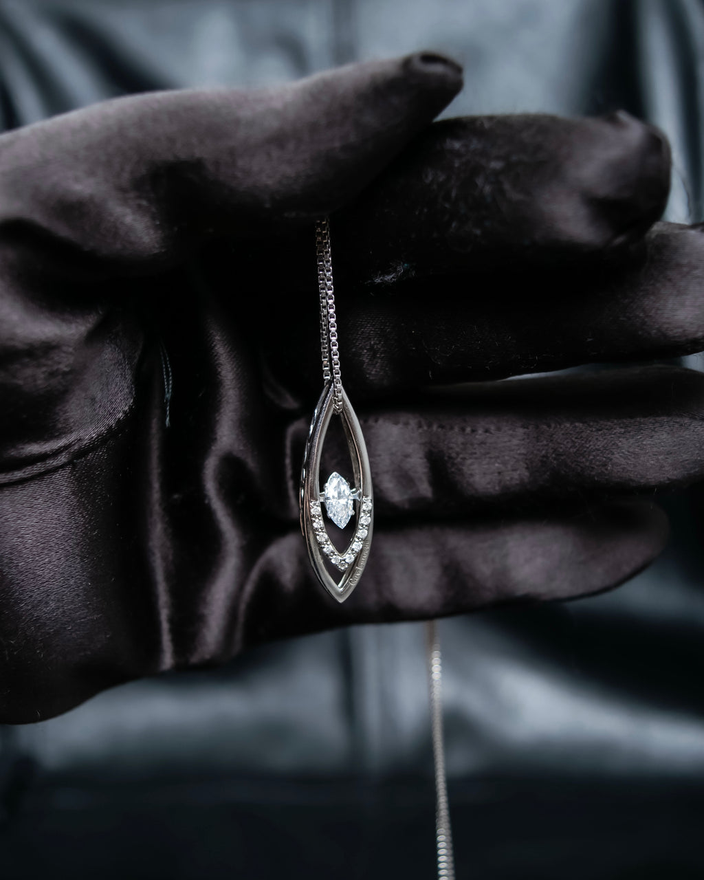 "Guy Laroche" Dancing stone diamond necklace