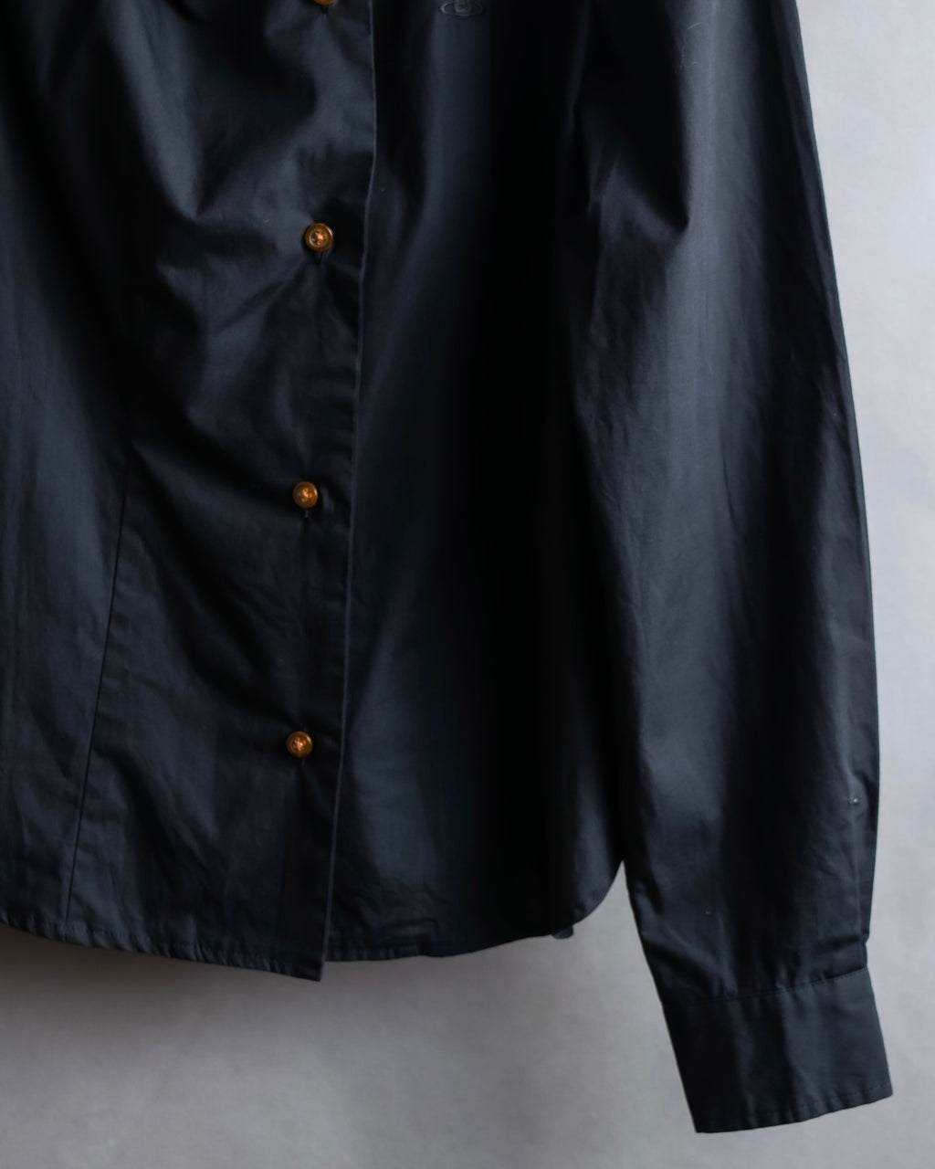 "Vivienne Westwood RED LABEL"
 Draped neck design black cotton shirt