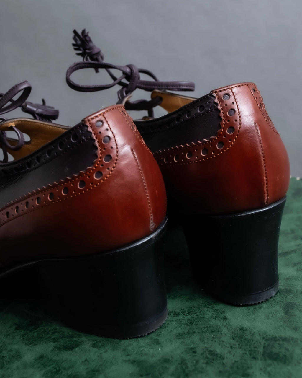 "HERMES" Medallion design combination leather heel shoes