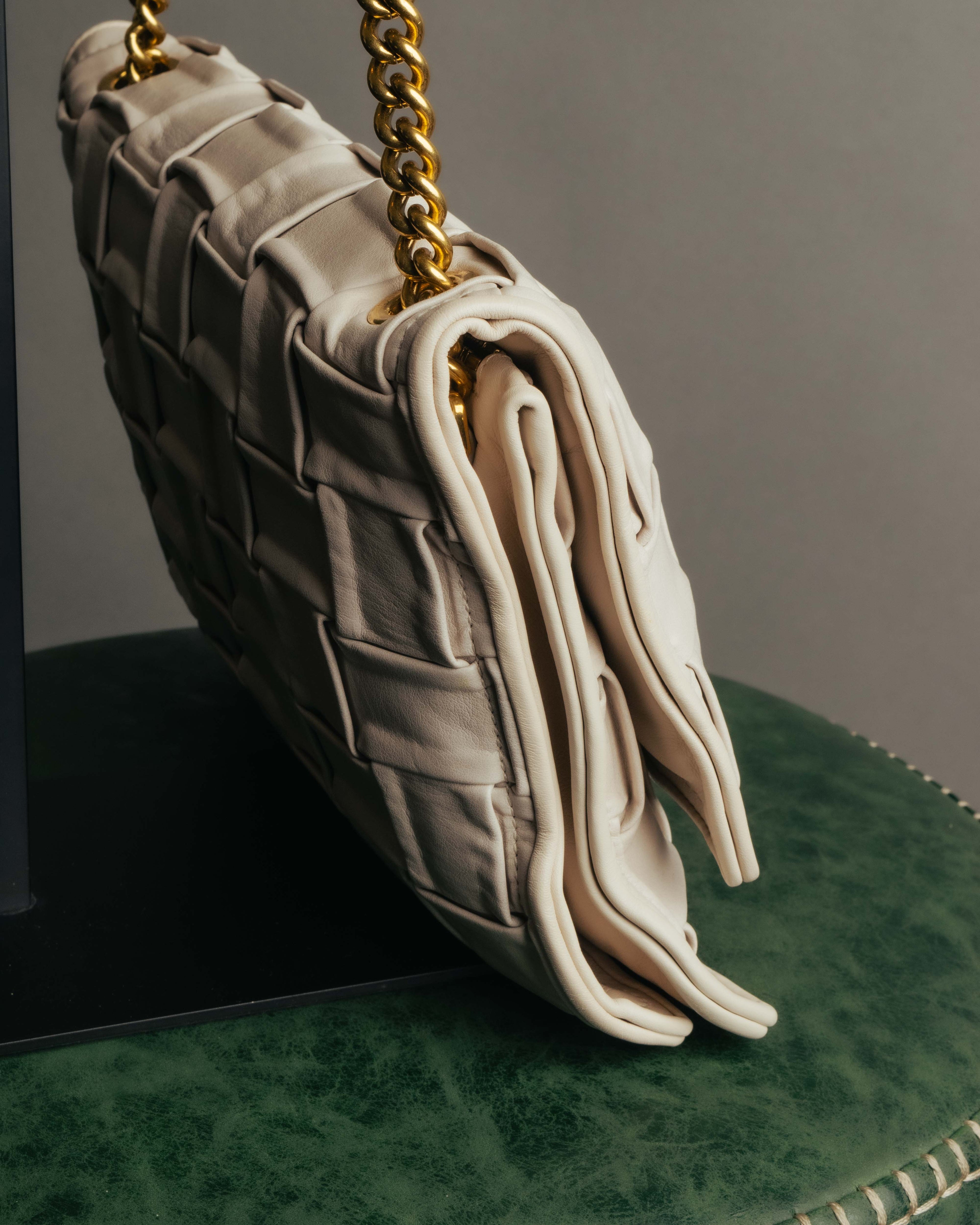 -SPECIAL- “Salvatore Ferragamo” 2020-2022 Woven vara chain shoulder bag