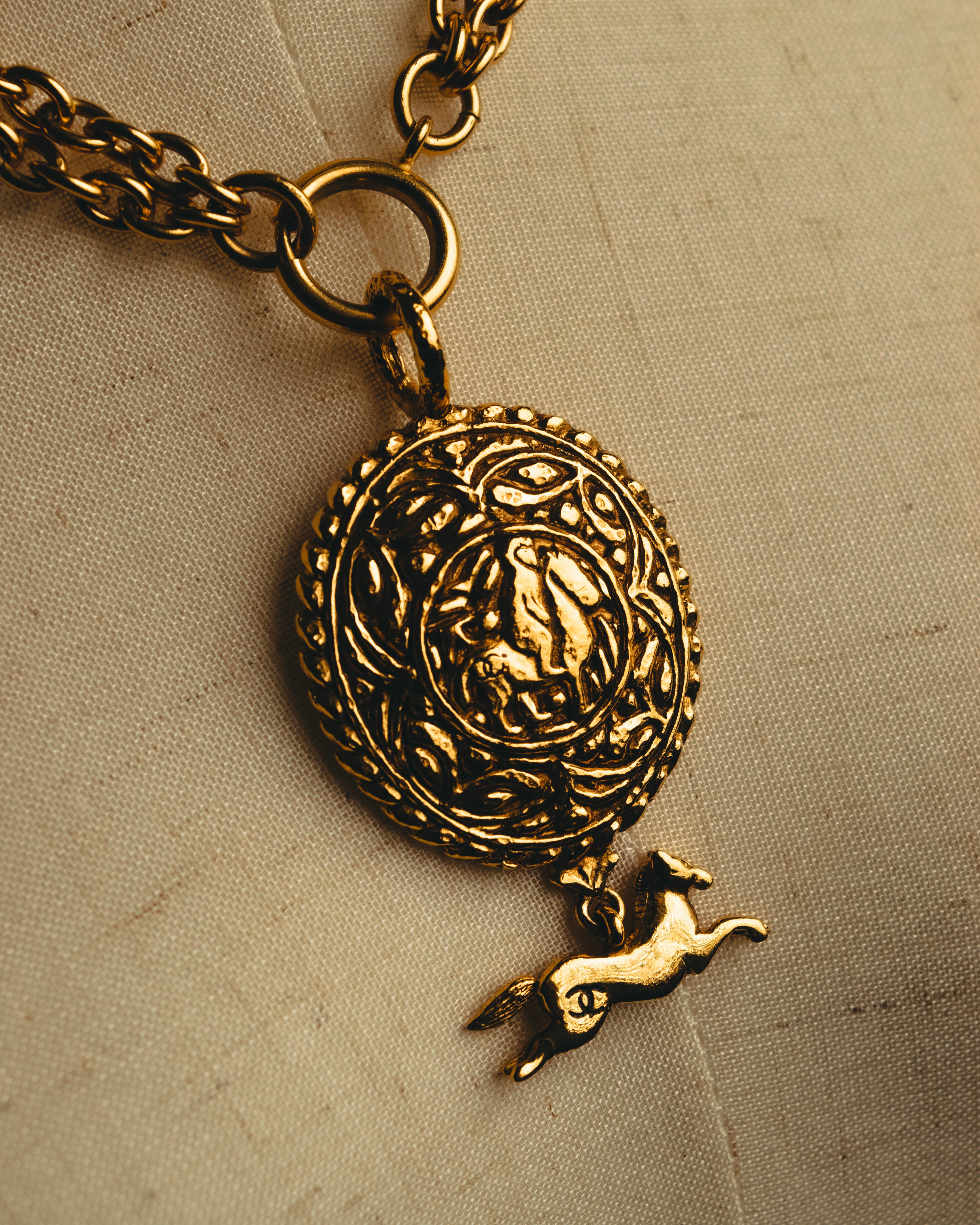 -SPECIAL- “CHANEL” 90’s-00’s Horse motif medallion chain necklace