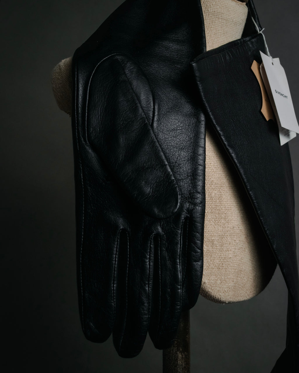 “GIVENCHY” 2010’s 4G embossed long leather gloves