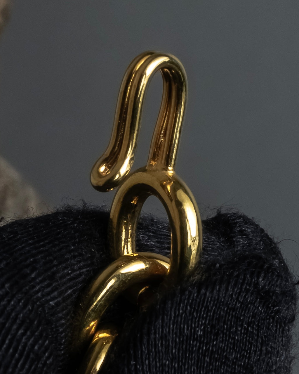 "CELINE" AVENUE MONTAIGNE 38 design gold necklace & belt