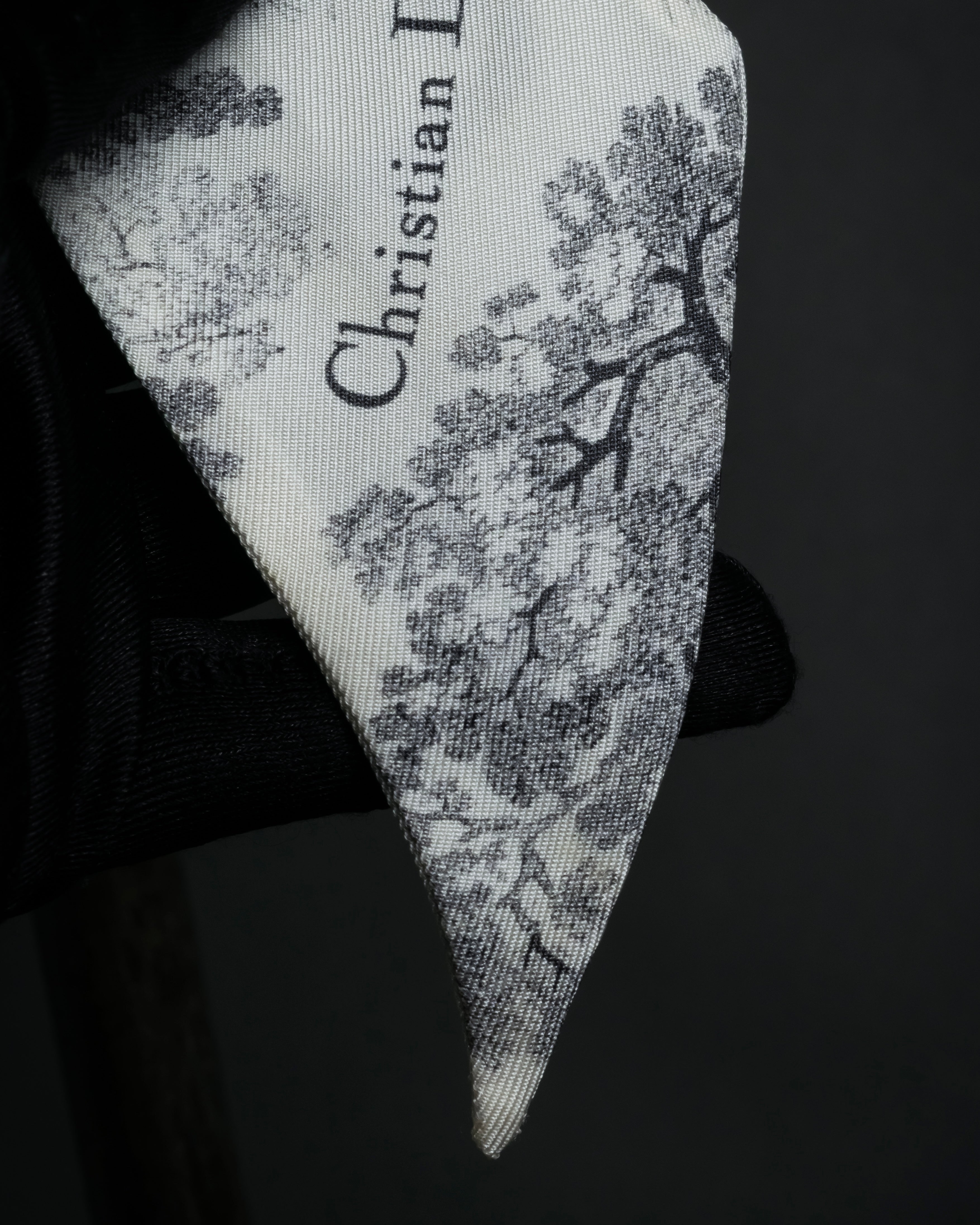 -MOOD Christmas Collection-
"Dior" Maria Grazia Chiuri Toile de Jouy motif silk scarf