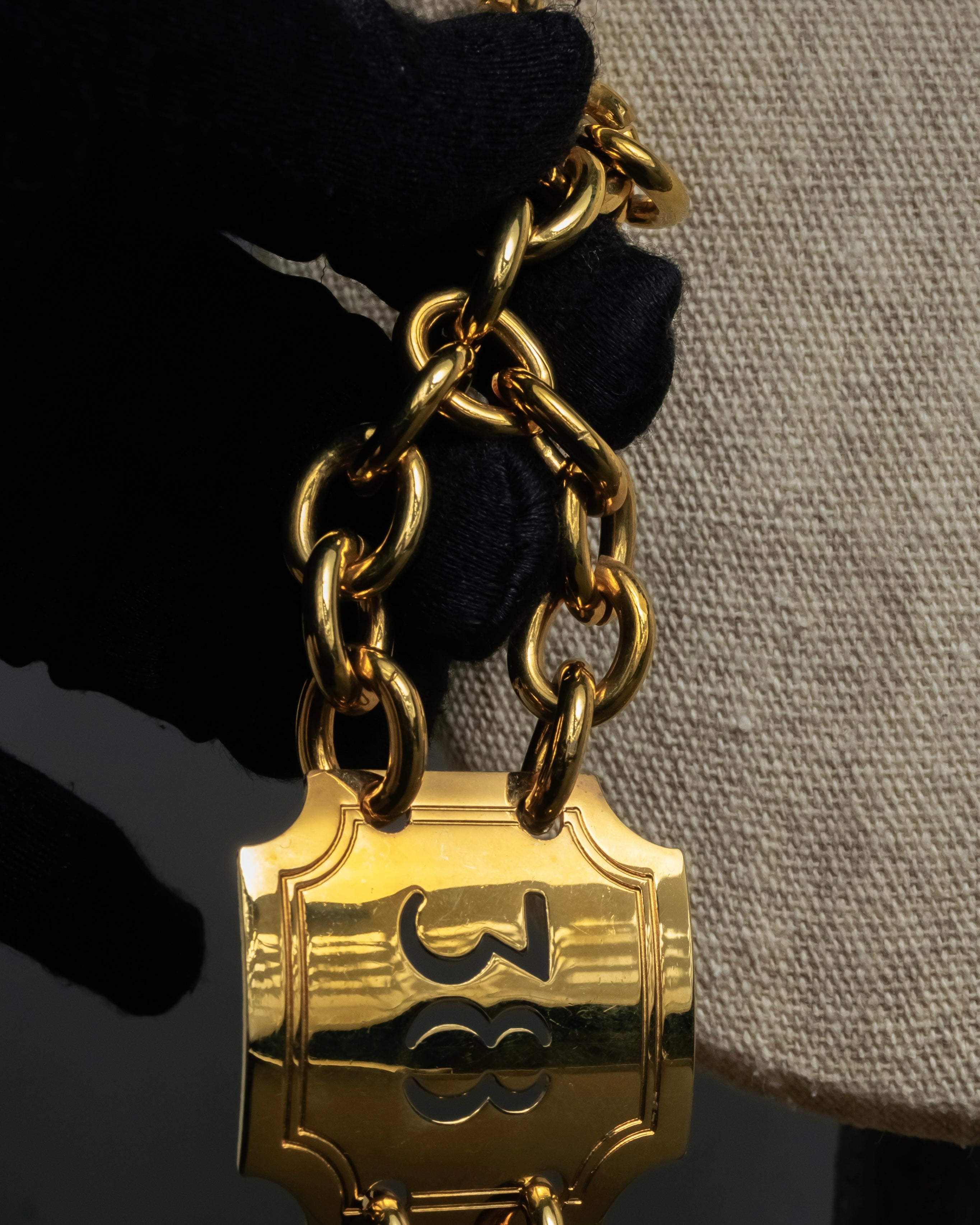 "CELINE" AVENUE MONTAIGNE 38 design gold necklace & belt