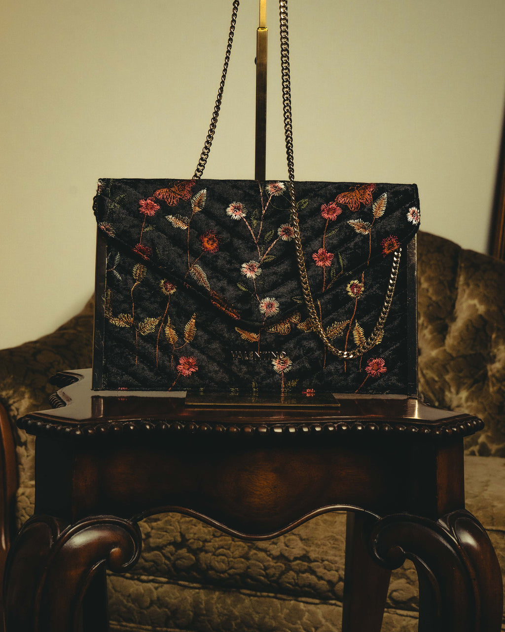 "VALENTINO" 80's-90's Ornately embroidered velvet chain shoulder bag