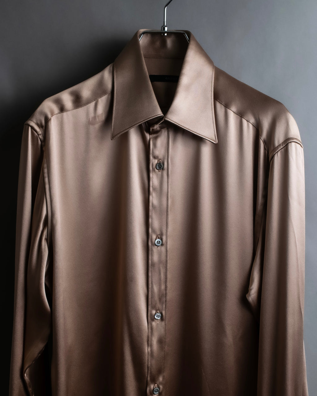 "GUCCI" Ecru beige glossy wide collar shirt