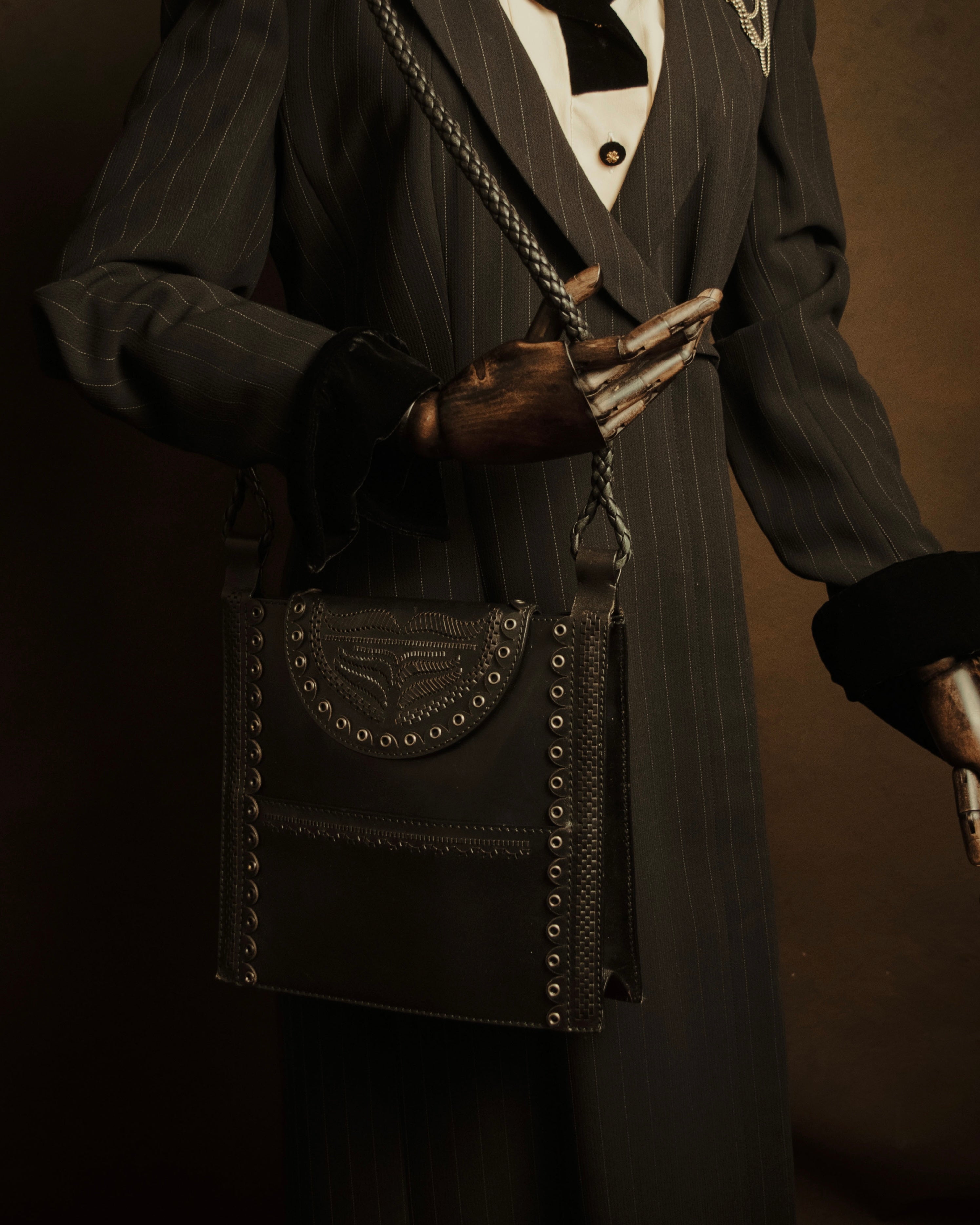 –SPECIAL– “YVES SAINT LAURENT”
2000’s Folk cutwork leather shoulder bag