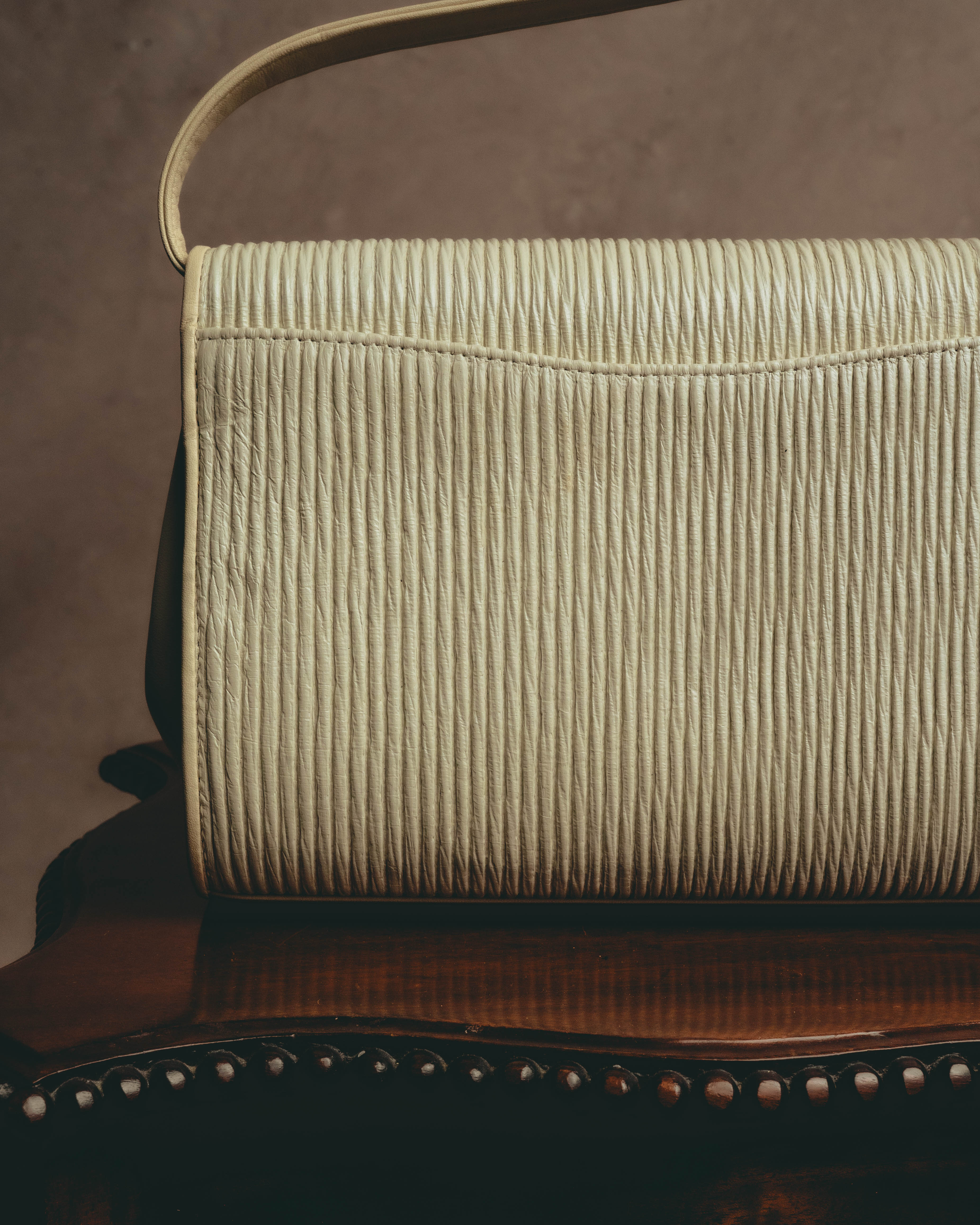 "HANAE MORI" 80's-90's Pleated butterfly clasp handbag