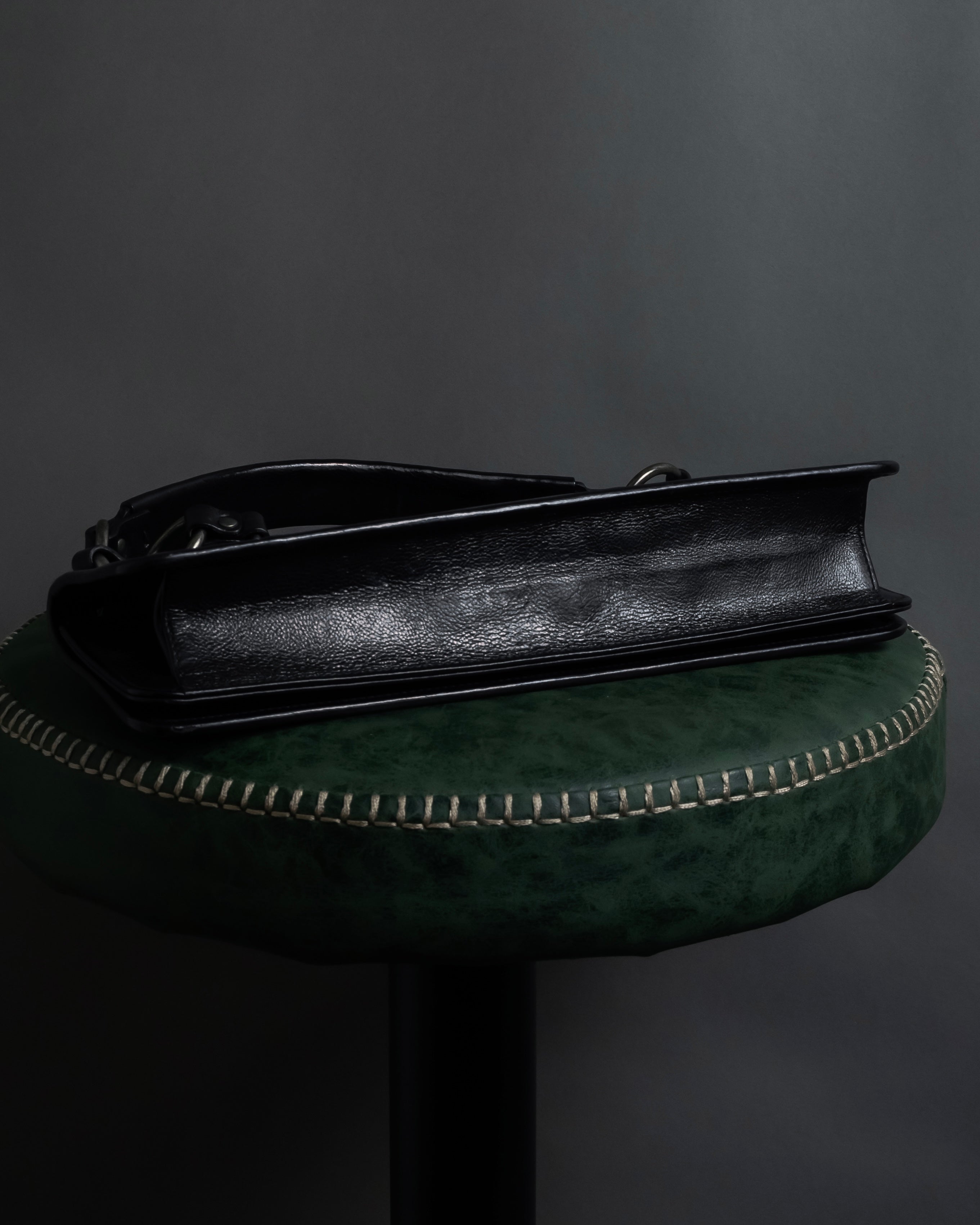 -SPECIAL- "YVES SAINT LAURENT"
00's Tom Ford period stacked ring design horizontal leather bag