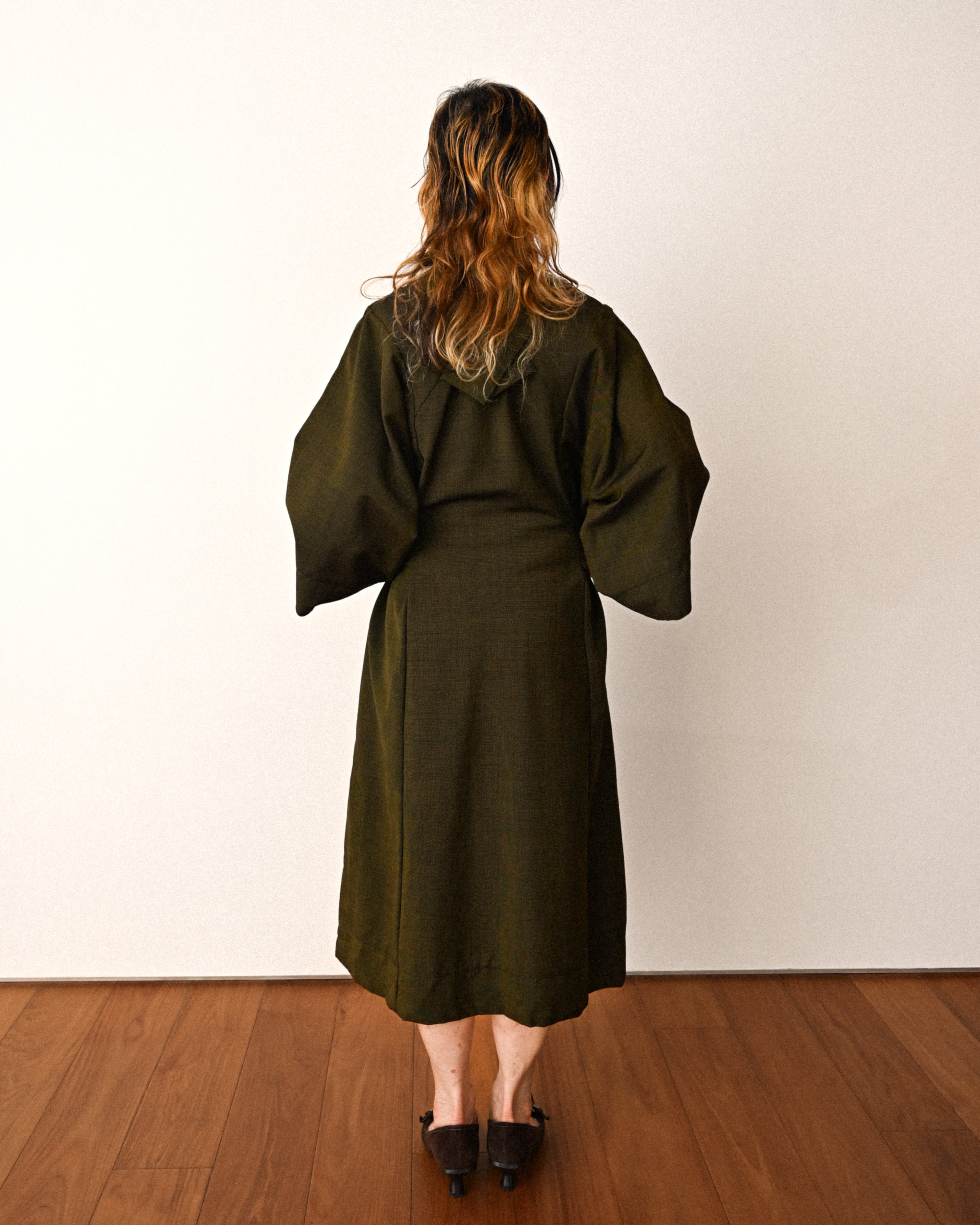 HENRIK VIBSKOV ロング丈羽織り(ワンピース) Henrik Vibskov/ Big Collar Short Sleeves Designed Shaped One Piece