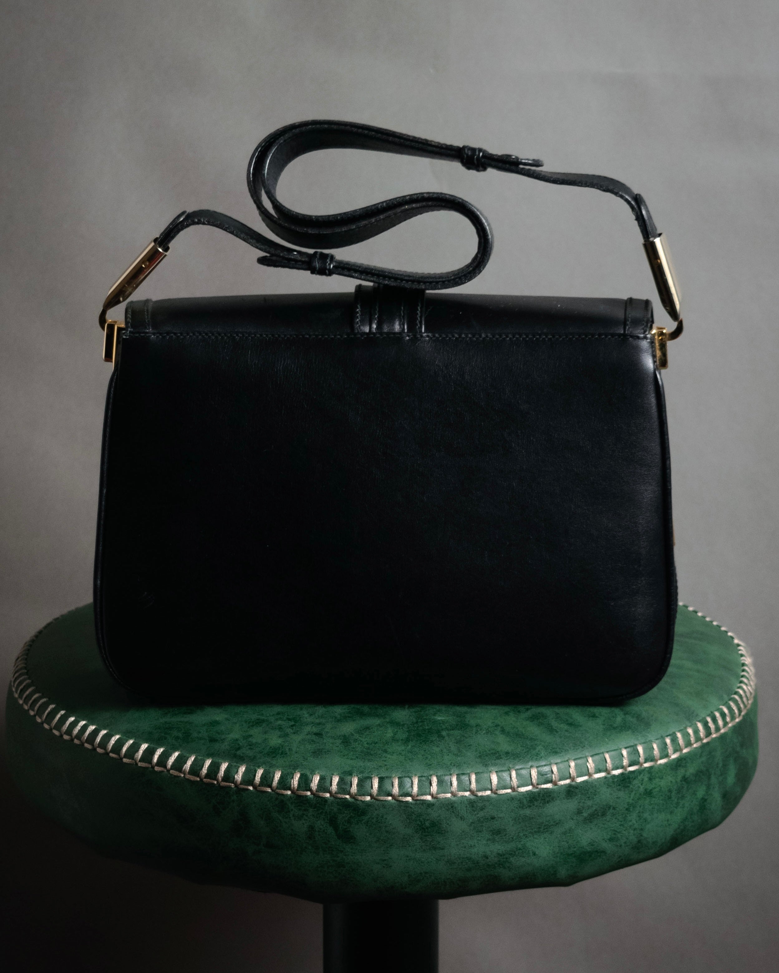 "GUCCI" 70’s boutique push lock box calf shoulder bag