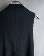 "PLEATS PLEASE ISSEY MIYAKE"
Narrow pleated sleeveless dress