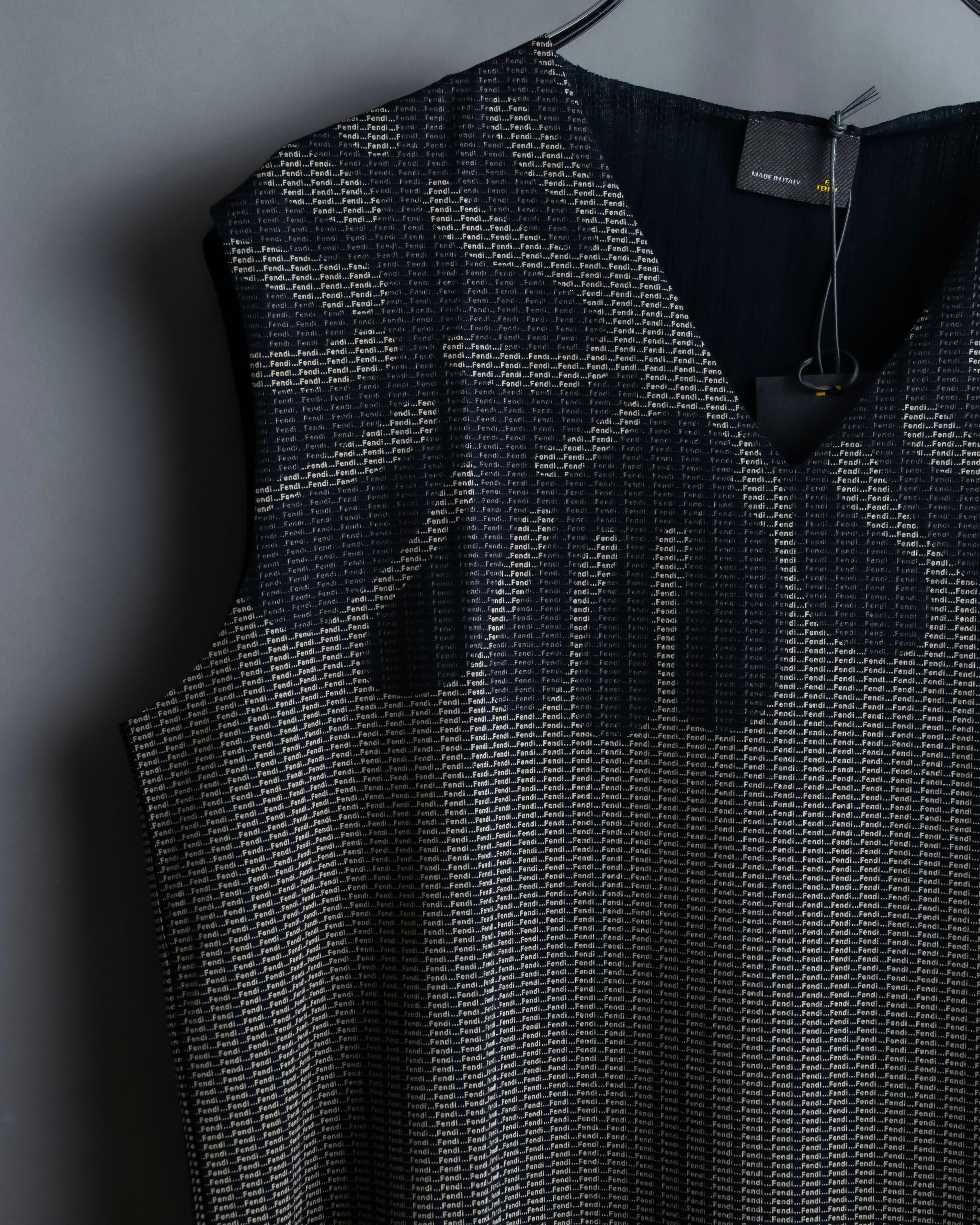 "FENDI" Logo print V-neck sleeveless top