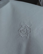 "BURBERRY" Wide collar embroidered emblem white shirt