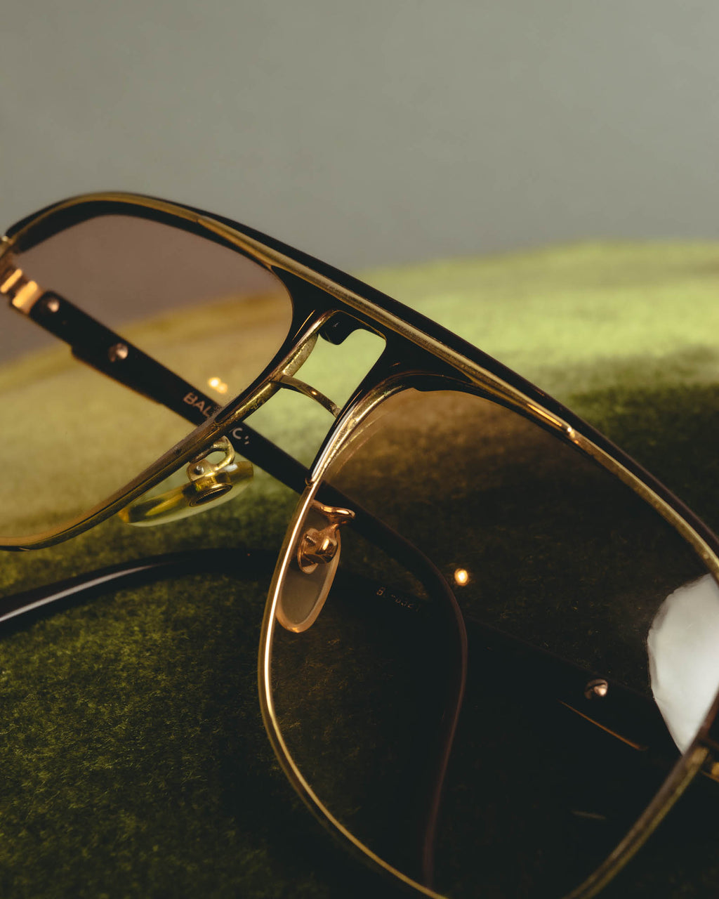 "BALENCIAGA" 80's-90's Oversized aviator sunglasses