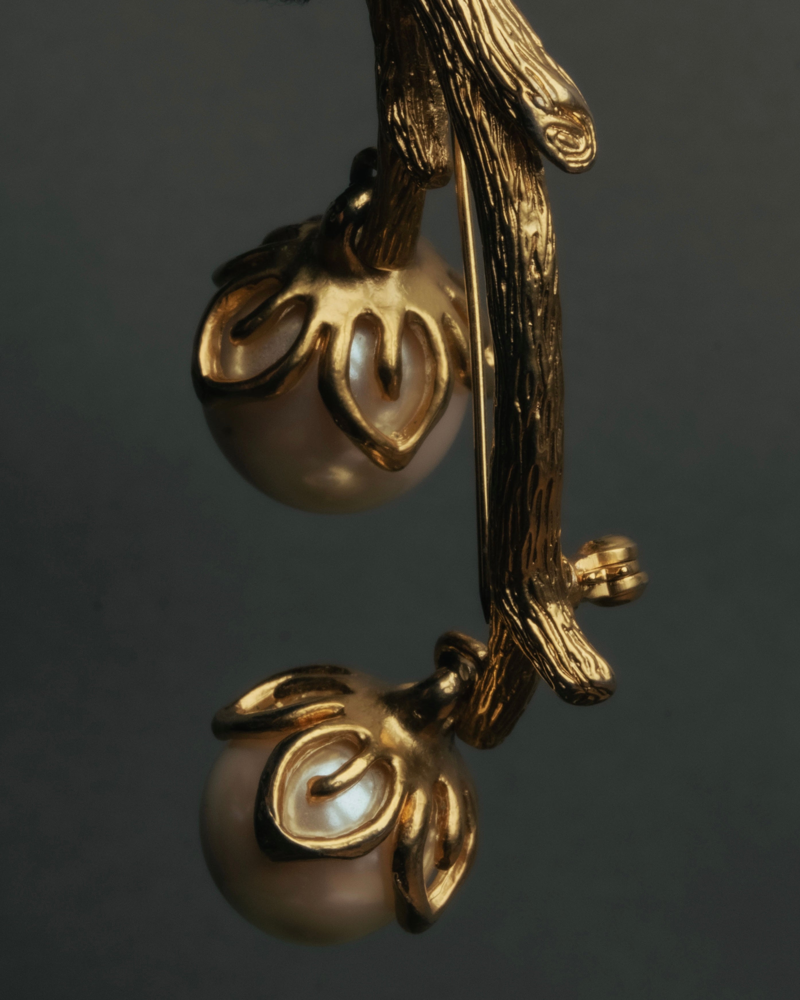 “KENZO” 80’s-90’s Sculptural branch pearl brooch