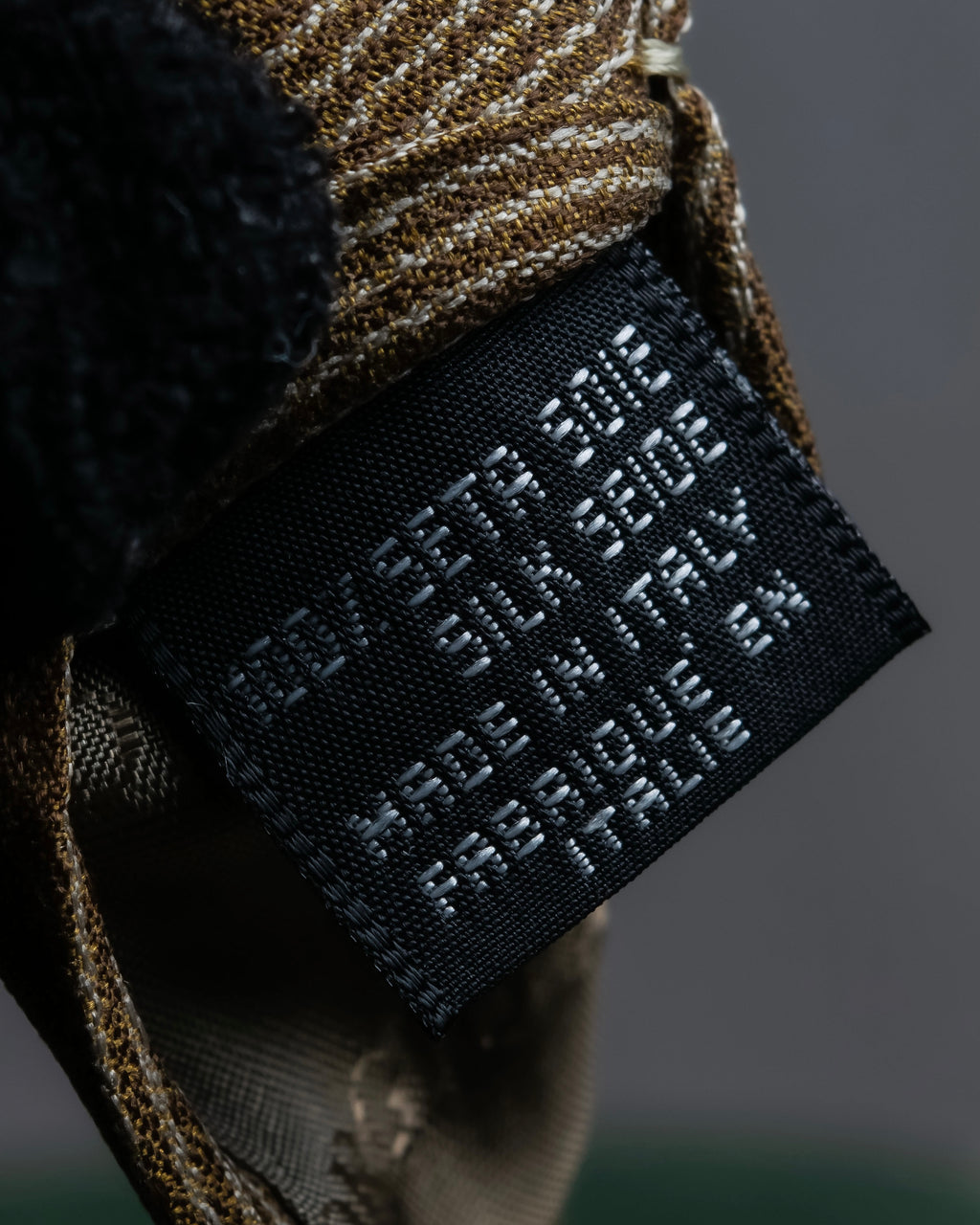 "GIORGIO ARMANI" Diagonal stripe woven silk necktie