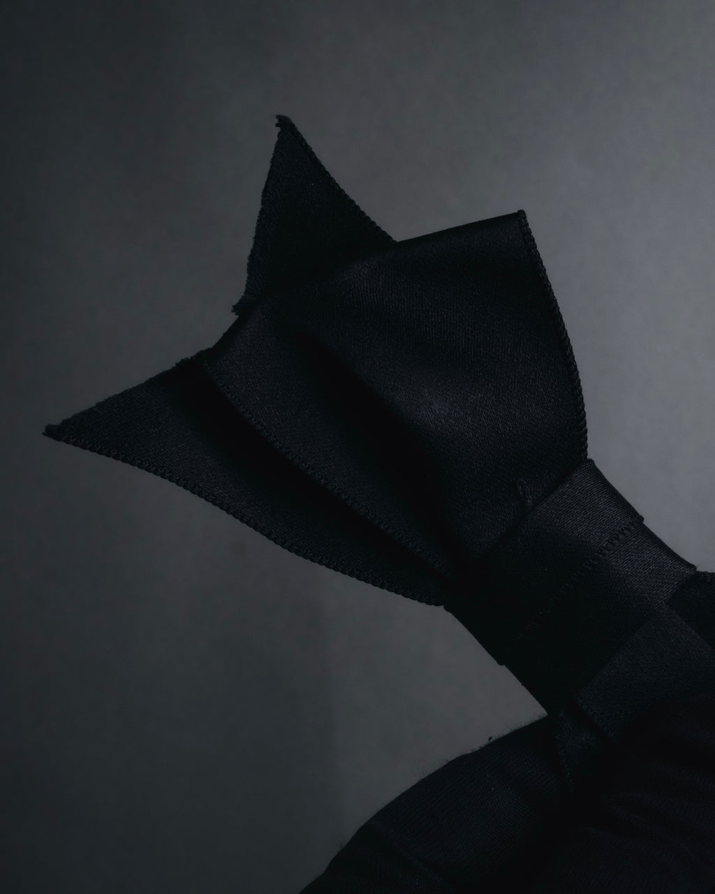 "CHANEL" 90’s black satin and grosgrain ribbon brooch