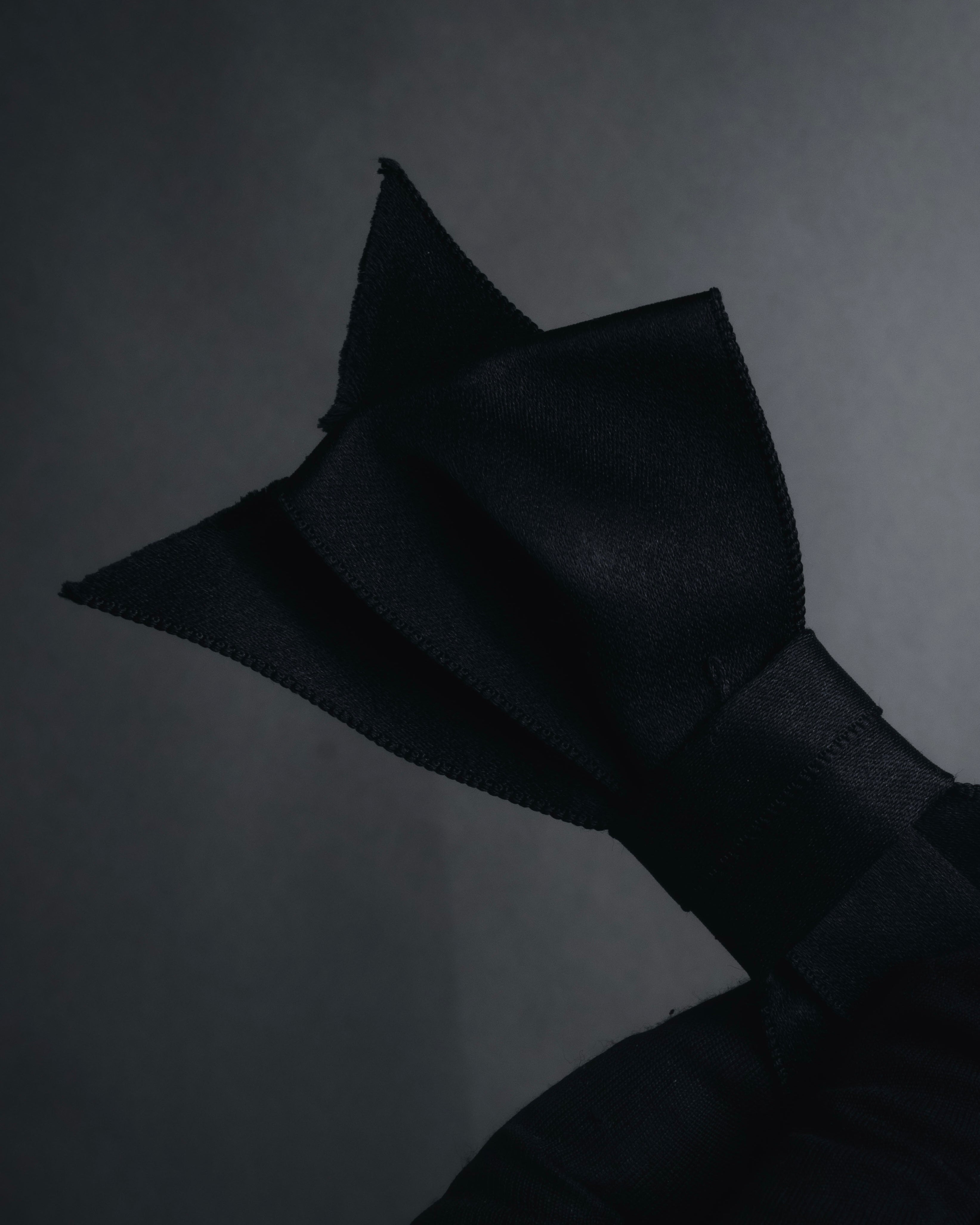 "CHANEL" 90’s black satin and grosgrain ribbon brooch