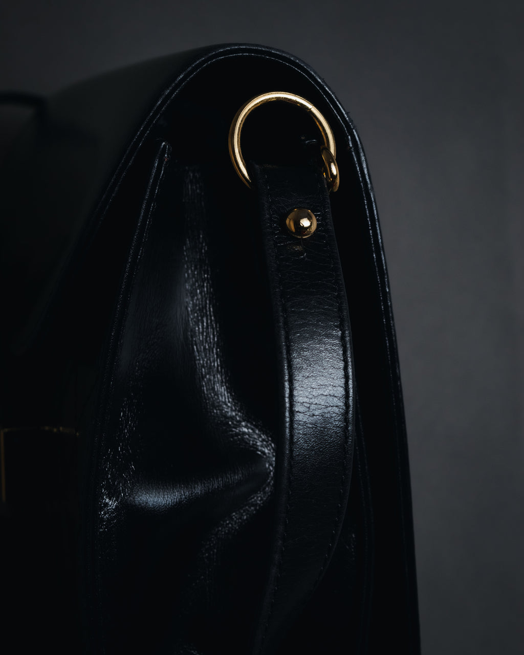 Bolso de cuero con diseño acolchado de diamantes de Yves Saint Laurent de los años 80-90