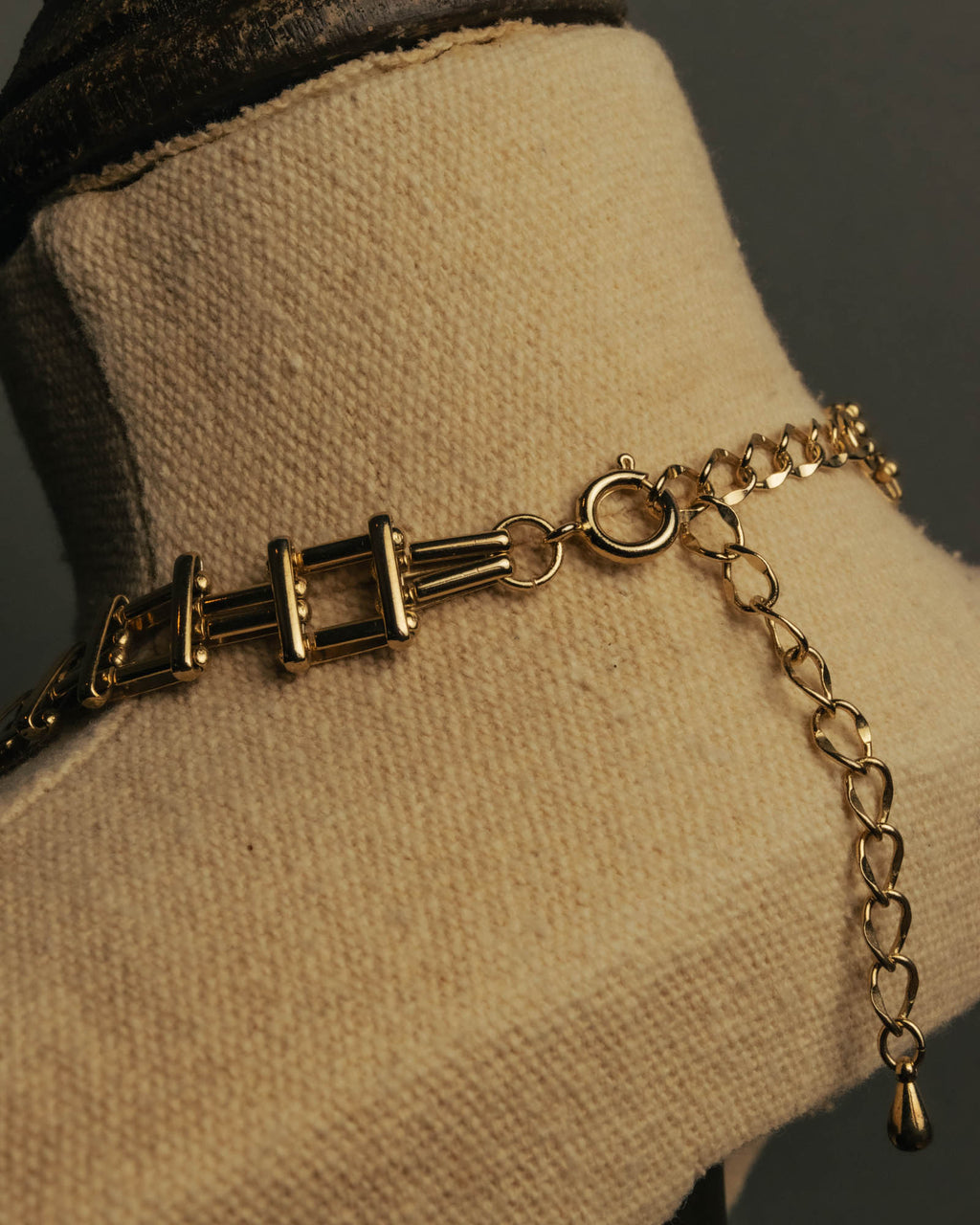 “Vintage“ Geometric link gold tone necklace