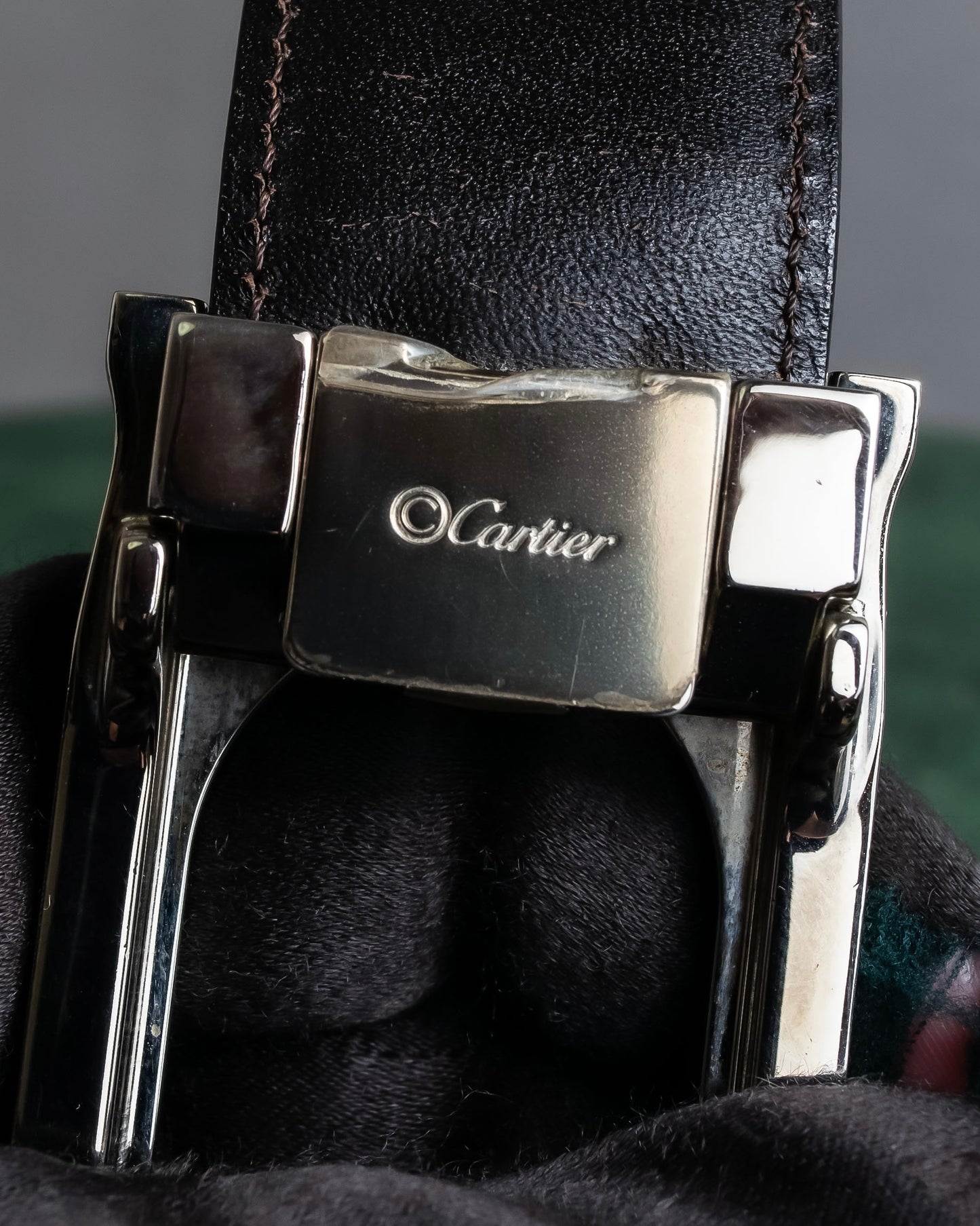 "Cartier" 2C logo motif buckle design leather belt