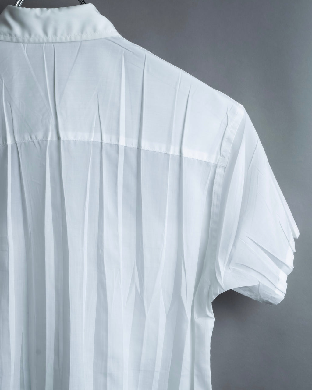 "ISSEY MIYAKE" Pleated short sleeve shirt