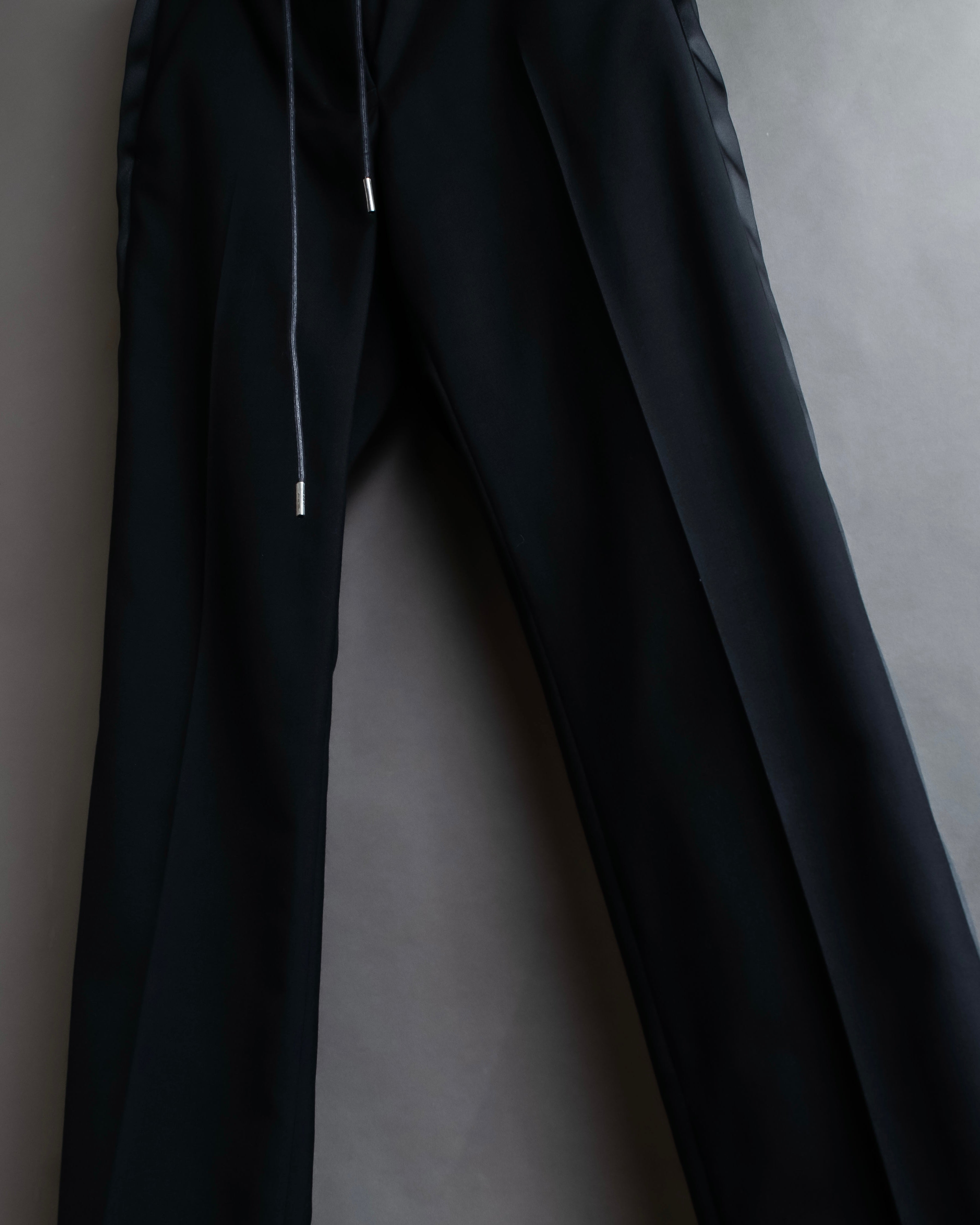 "sacai" Satin line design tapered slacks