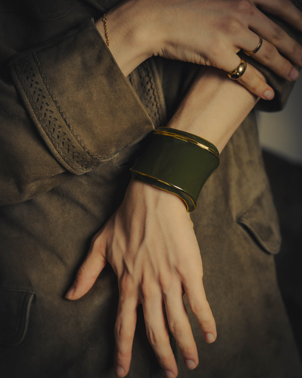 –SPECIAL– “GUCCI” 80’s-90’s Sculptural green enamel-effect wide cuff bangle