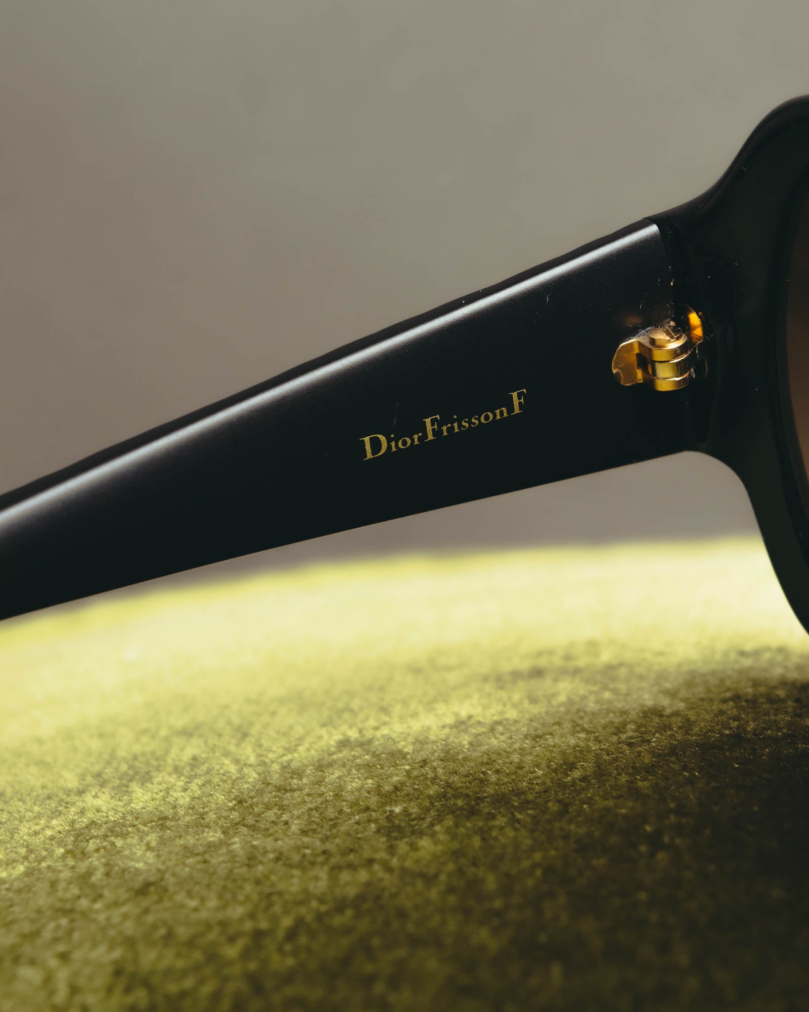 "Christian Dior" 10's Oversized quilted temple sunglasses