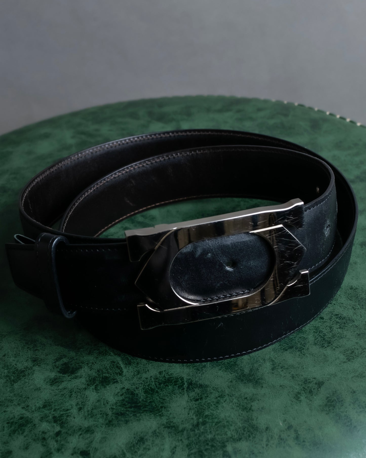 "Cartier" 2C logo motif buckle design leather belt