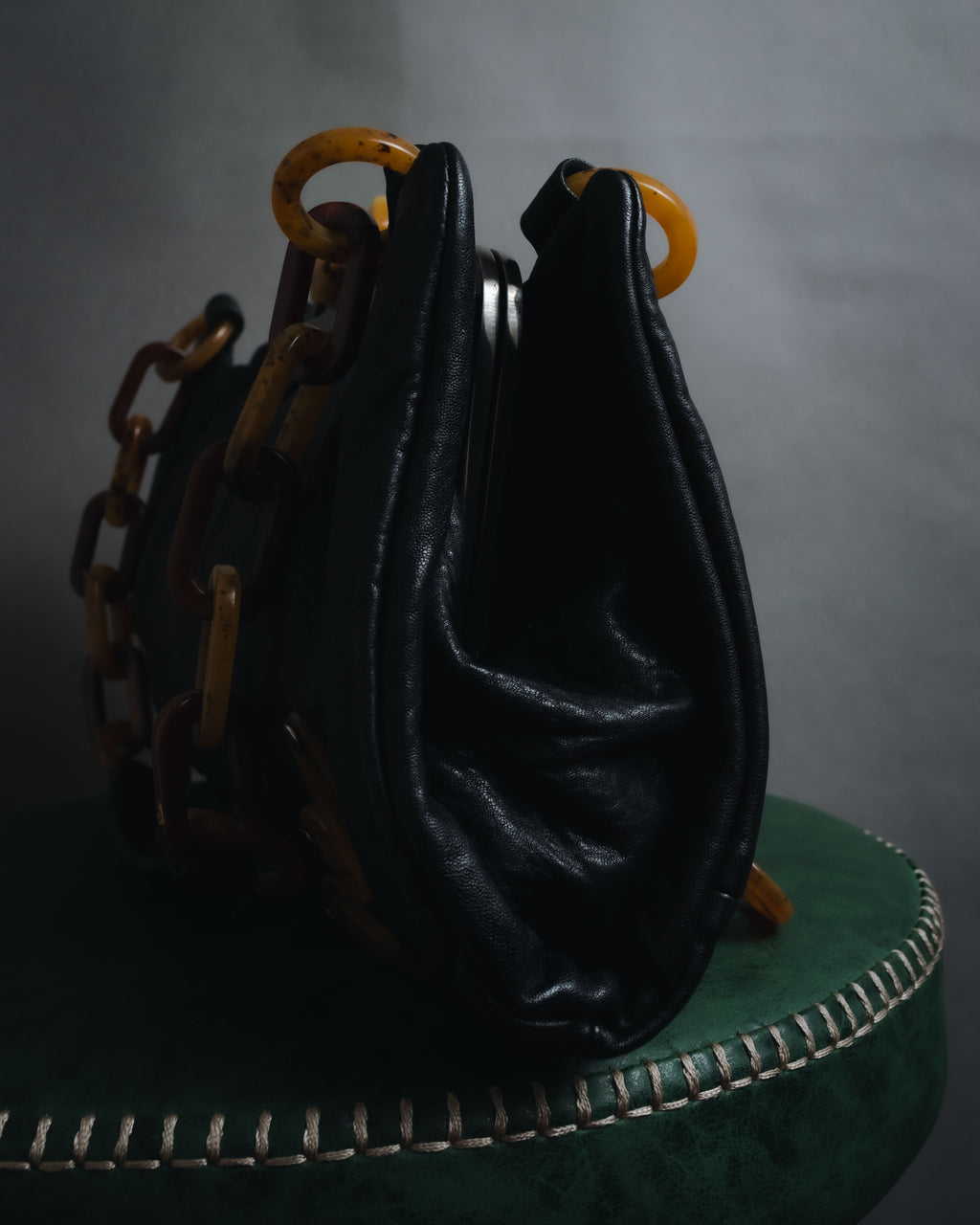 –SPECIAL– "MIU MIU"
Early 2000s bakelite effect chain frame bag