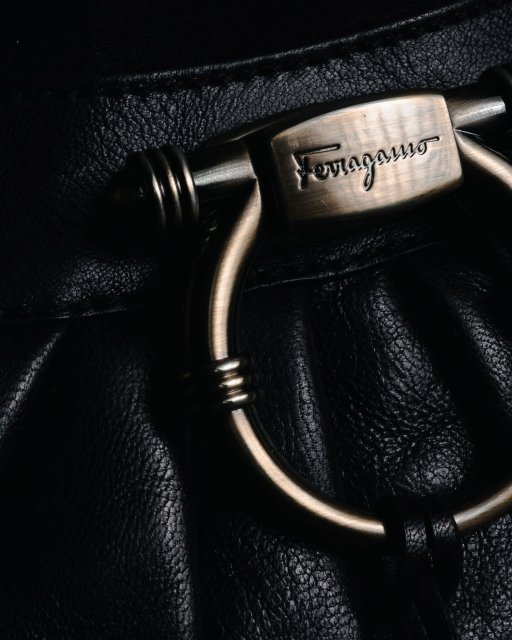 –SPECIAL– "Salvatore Ferragamo"
00’s-10’s Gathered nappa calf gancini handbag