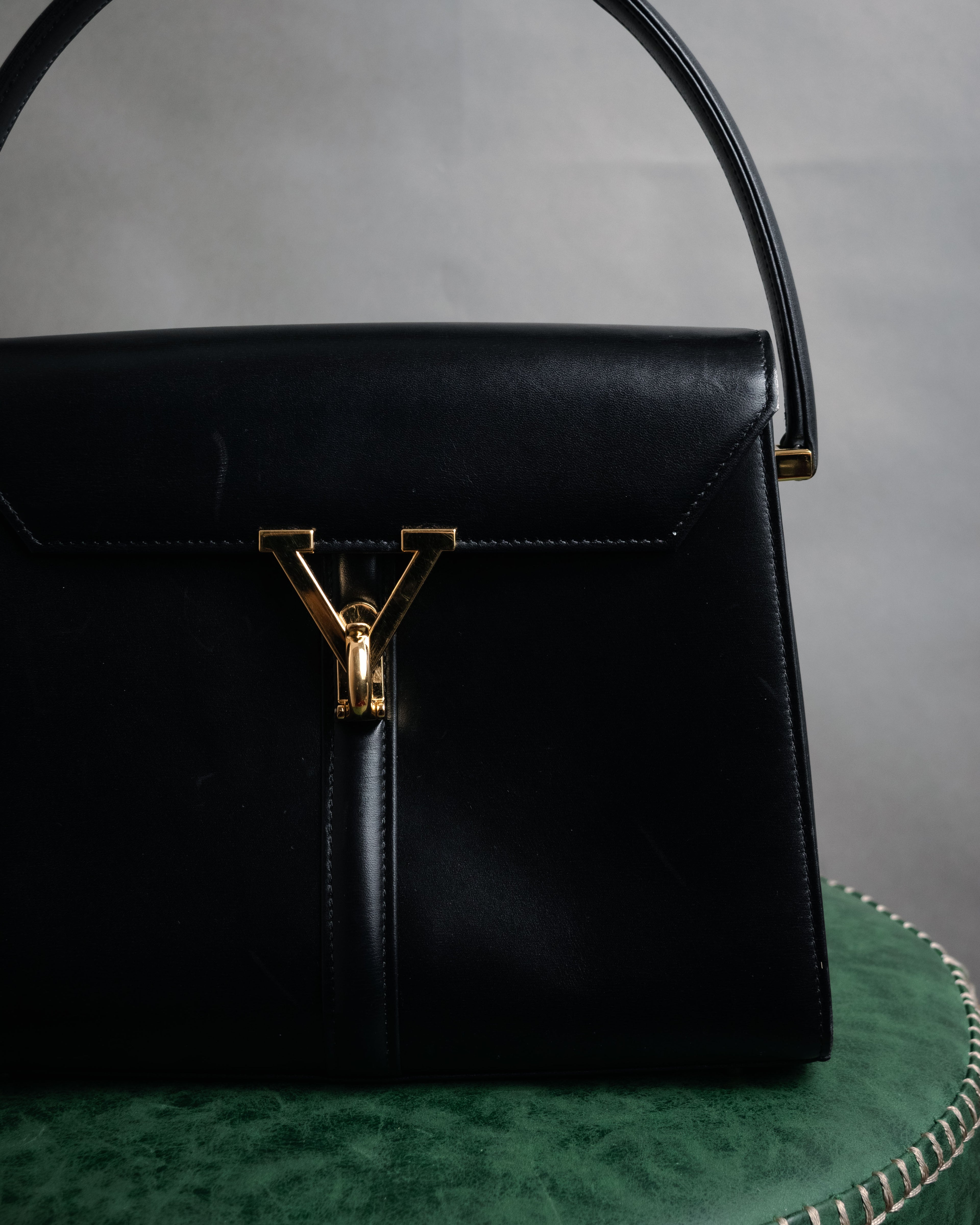 “VALENTINO GARAVANI” 80’s-90’s V clasp top handle bag