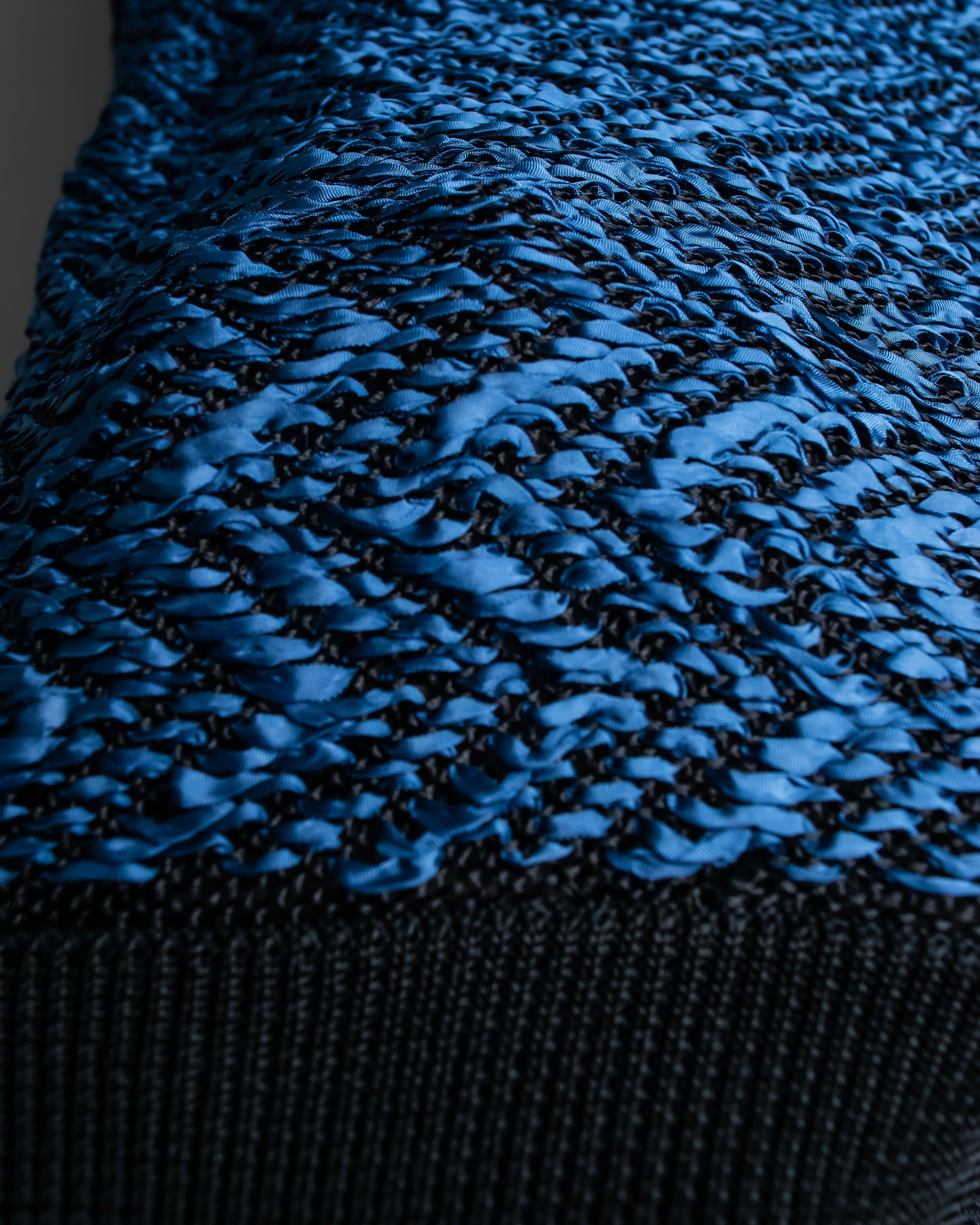 "TOGA ARCHIVES" String design mesh switching melange knit