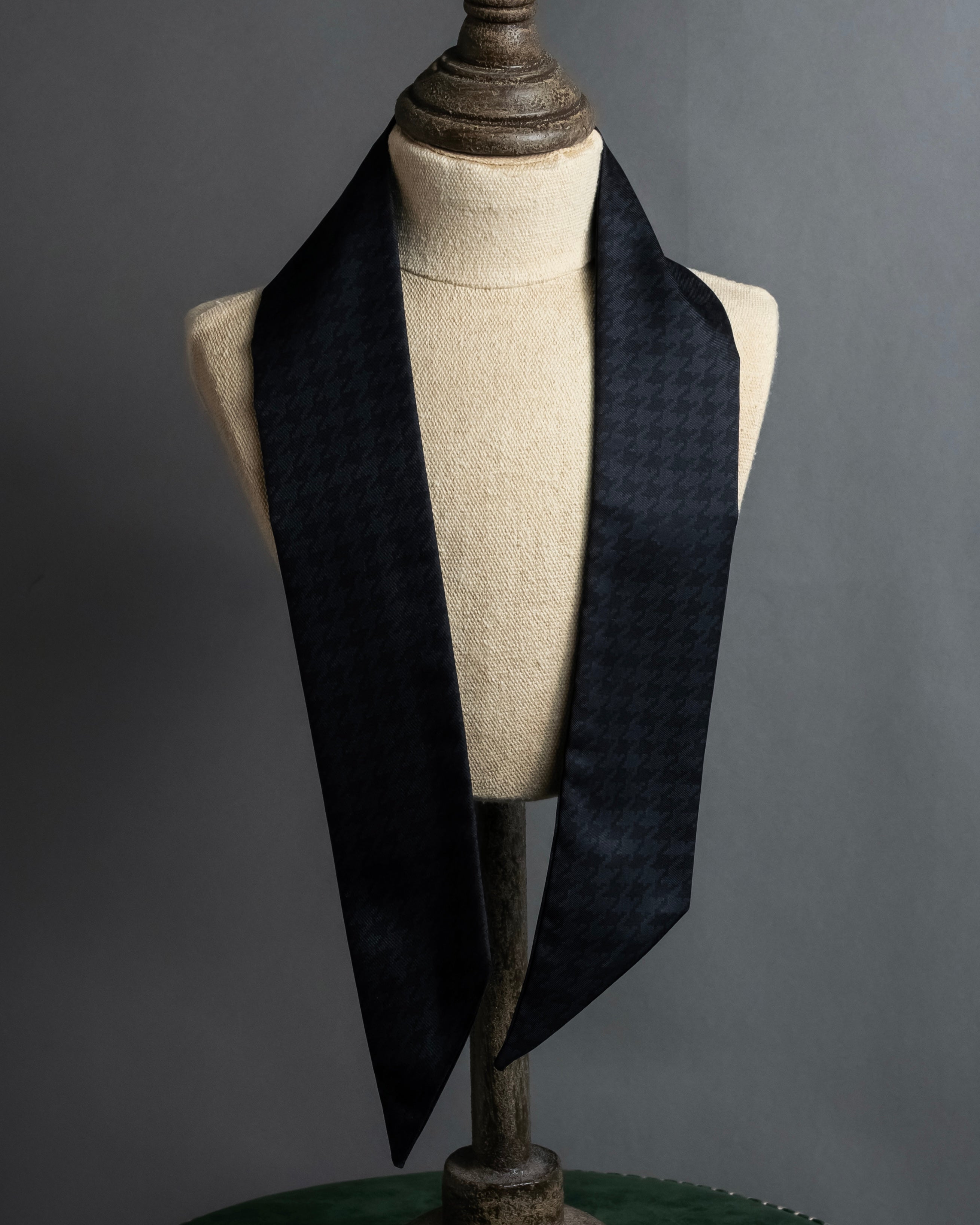 -MOOD Christmas Collection-
"Dior" Classic houndstooth pattern Mitza scarf