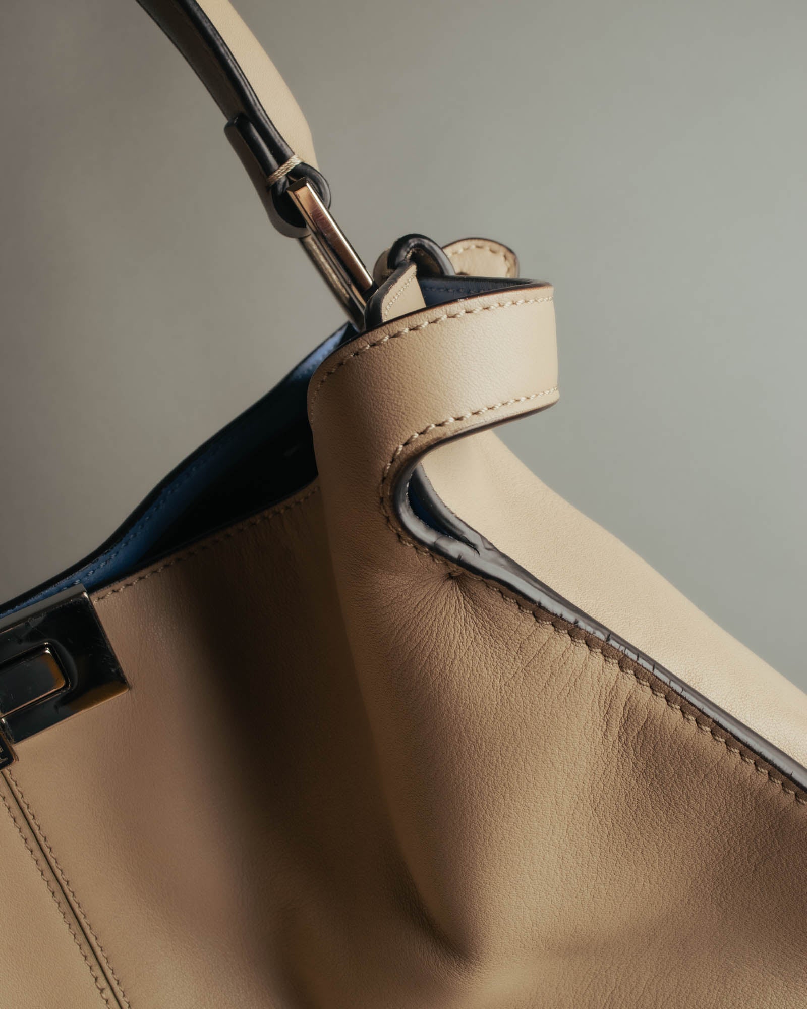 "FENDI" 2010's Soft leather peekaboo x lite handbag
