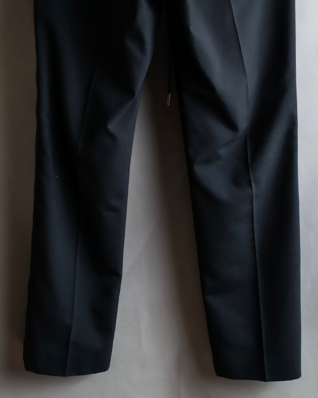 "sacai" Satin line design tapered slacks