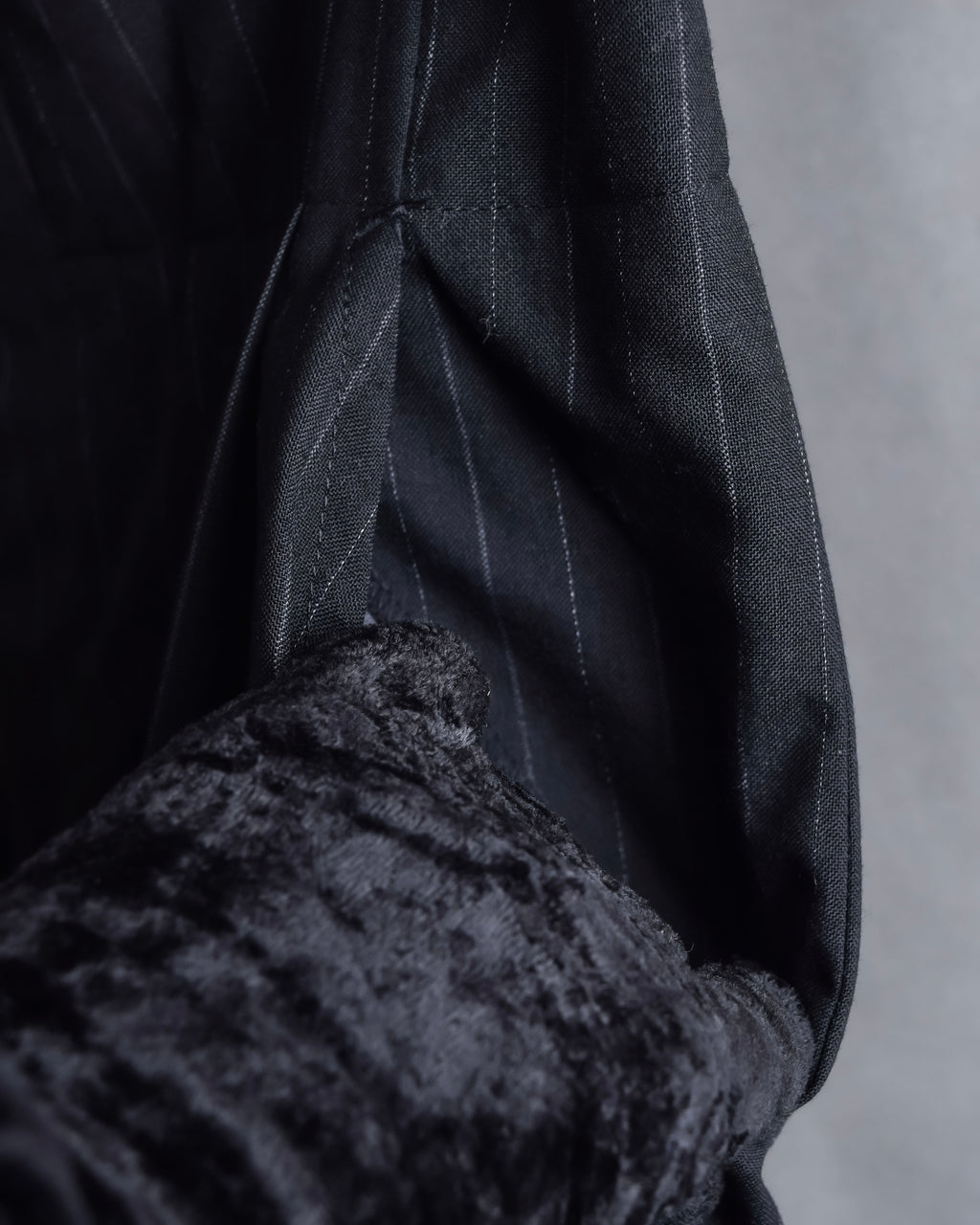 "YOHJI YAMAMOTO FEMME" 10AW Pinstripe pattern tuck wide slacks