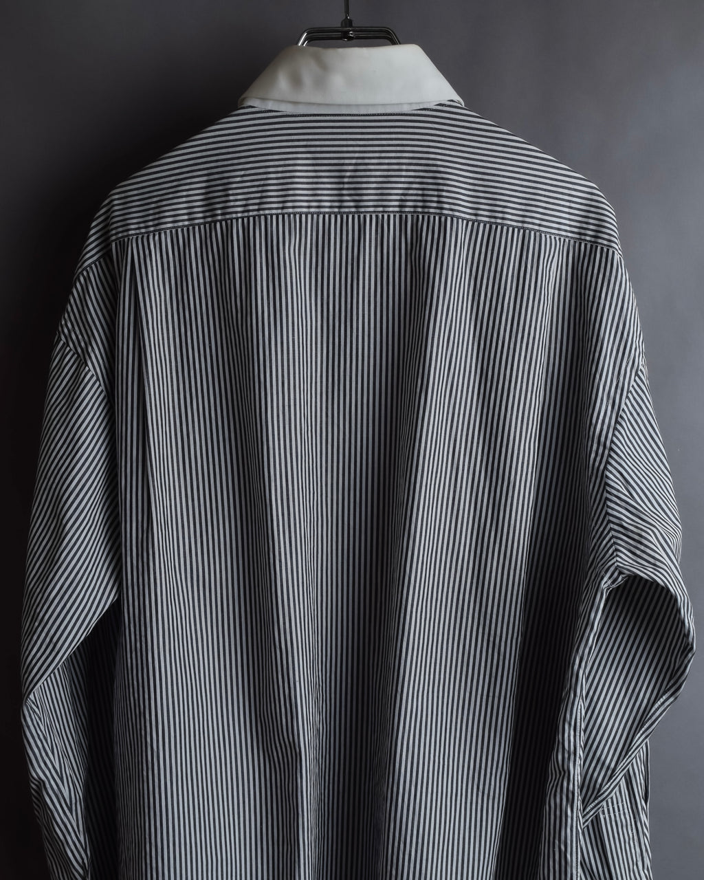"BURBERRY" Pinstripe cleric design shirt