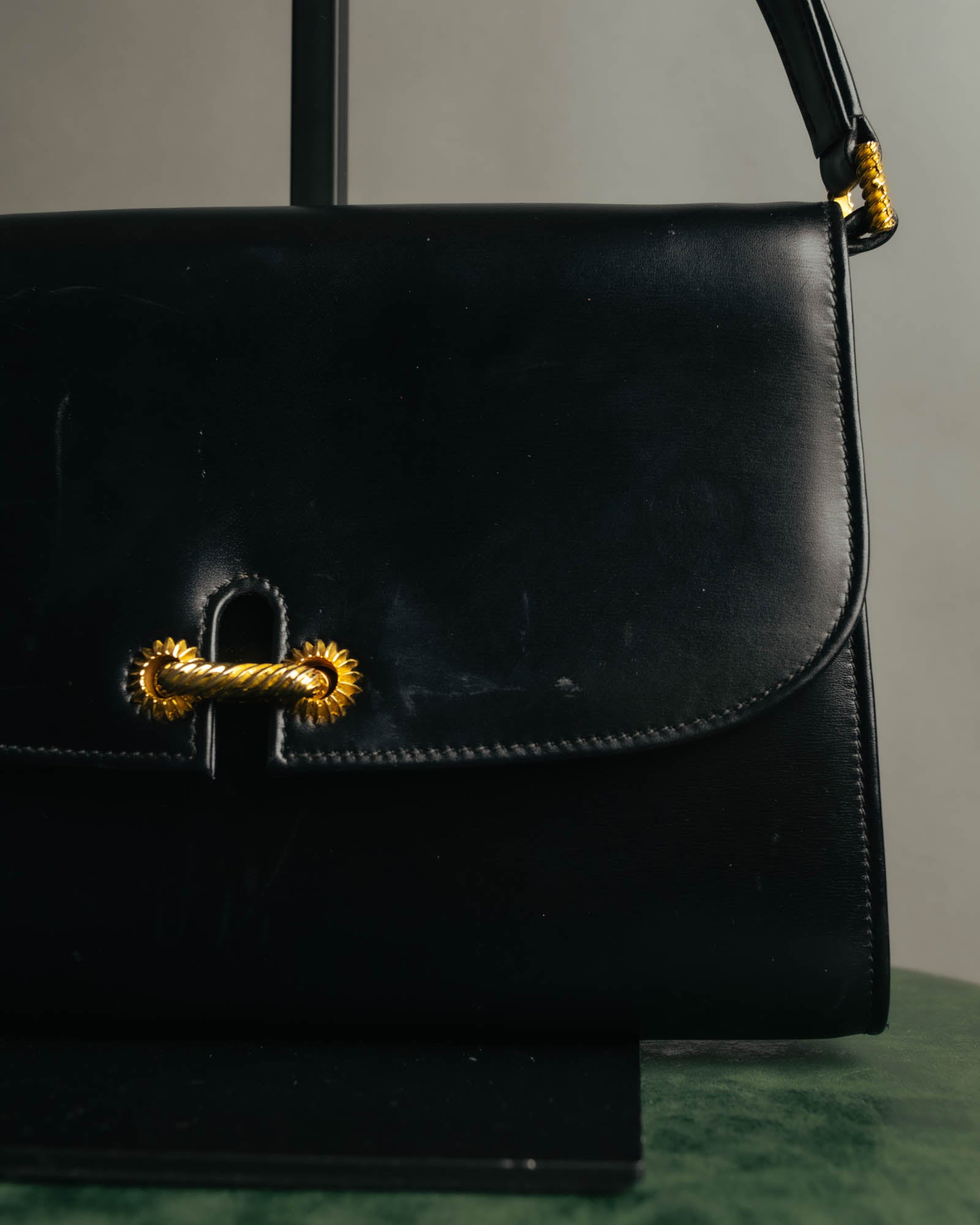 “GUCCI” 80’s-90’s Rope clasp leather shoulder bag